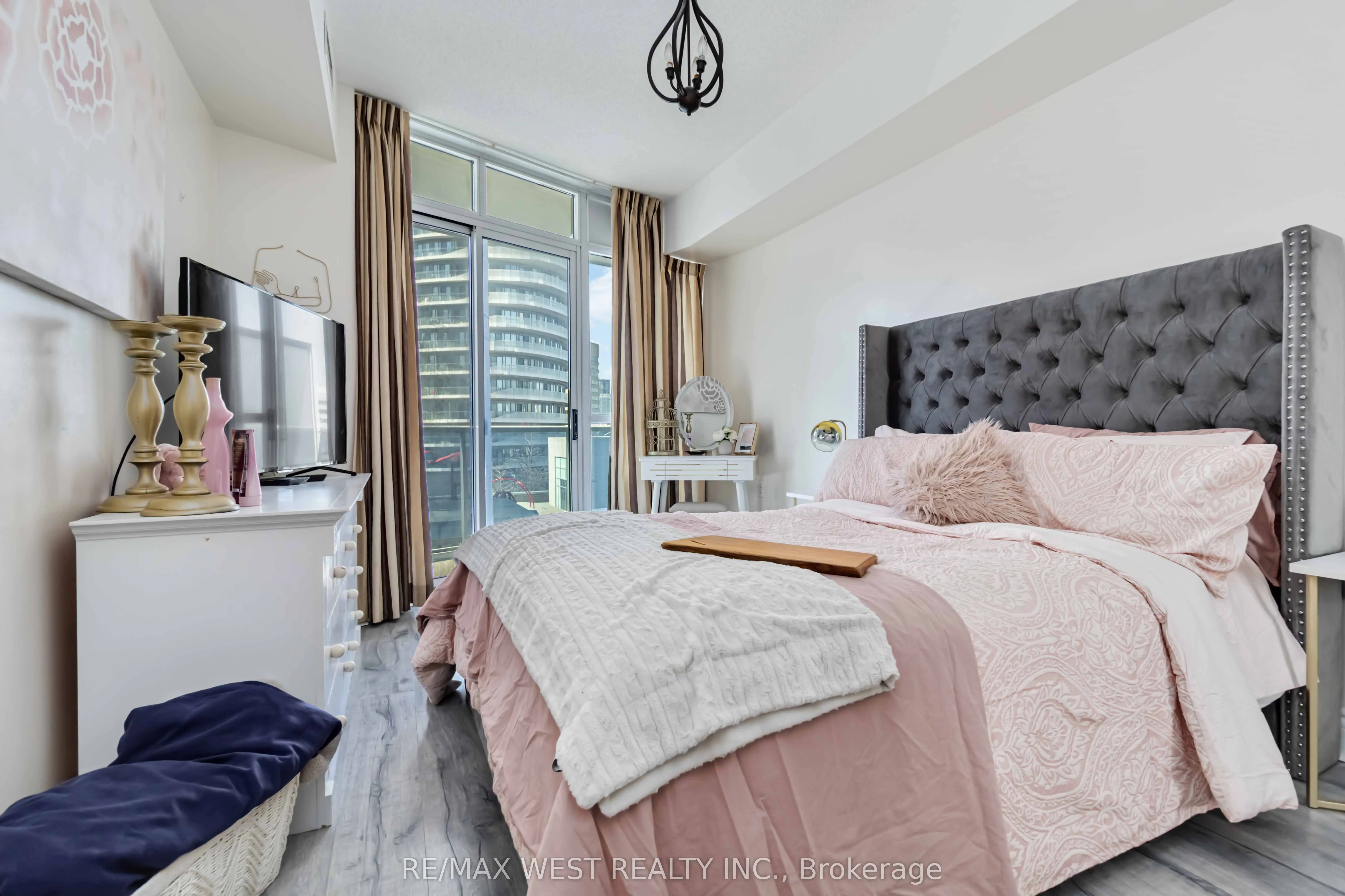 80 Absolute Avenue, #406