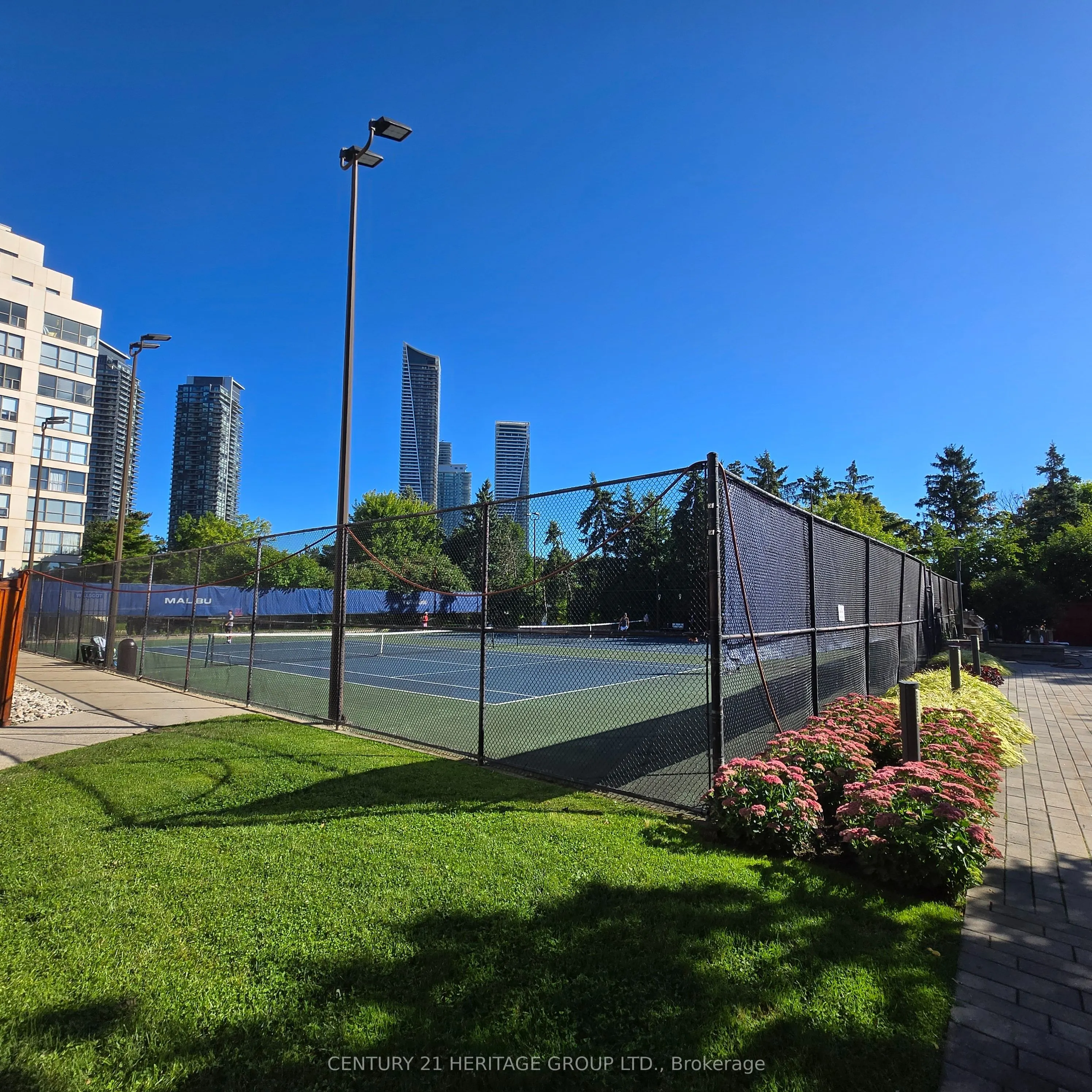 2267 Lakeshore Boulevard W, #610