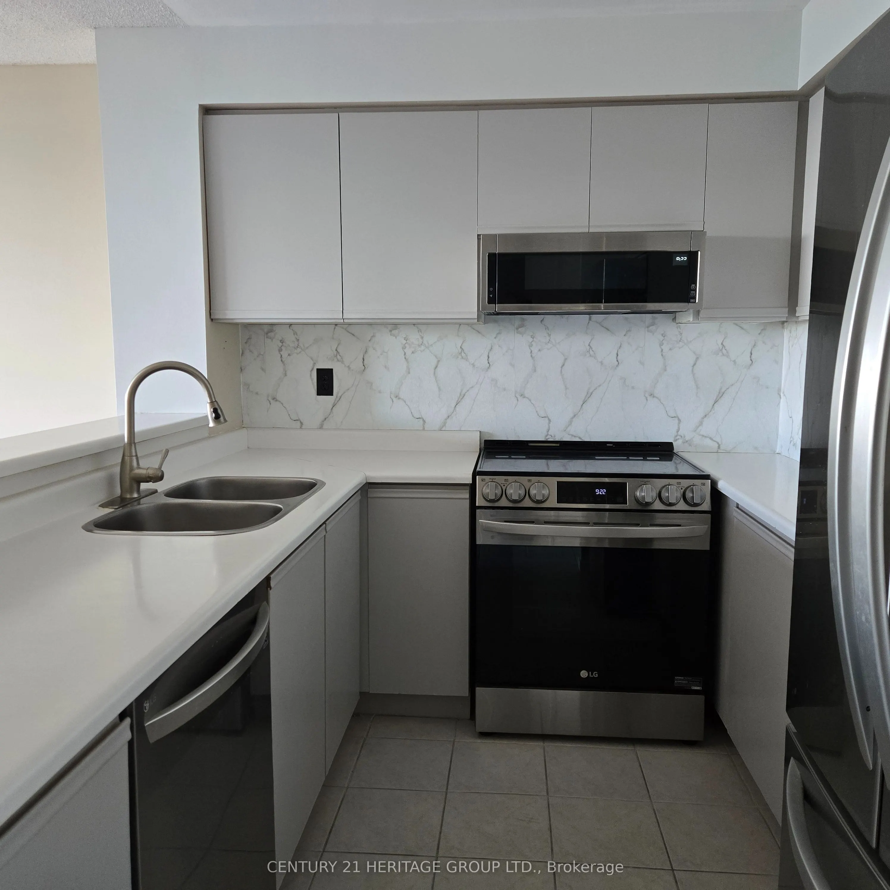 2267 Lakeshore Boulevard W, #610