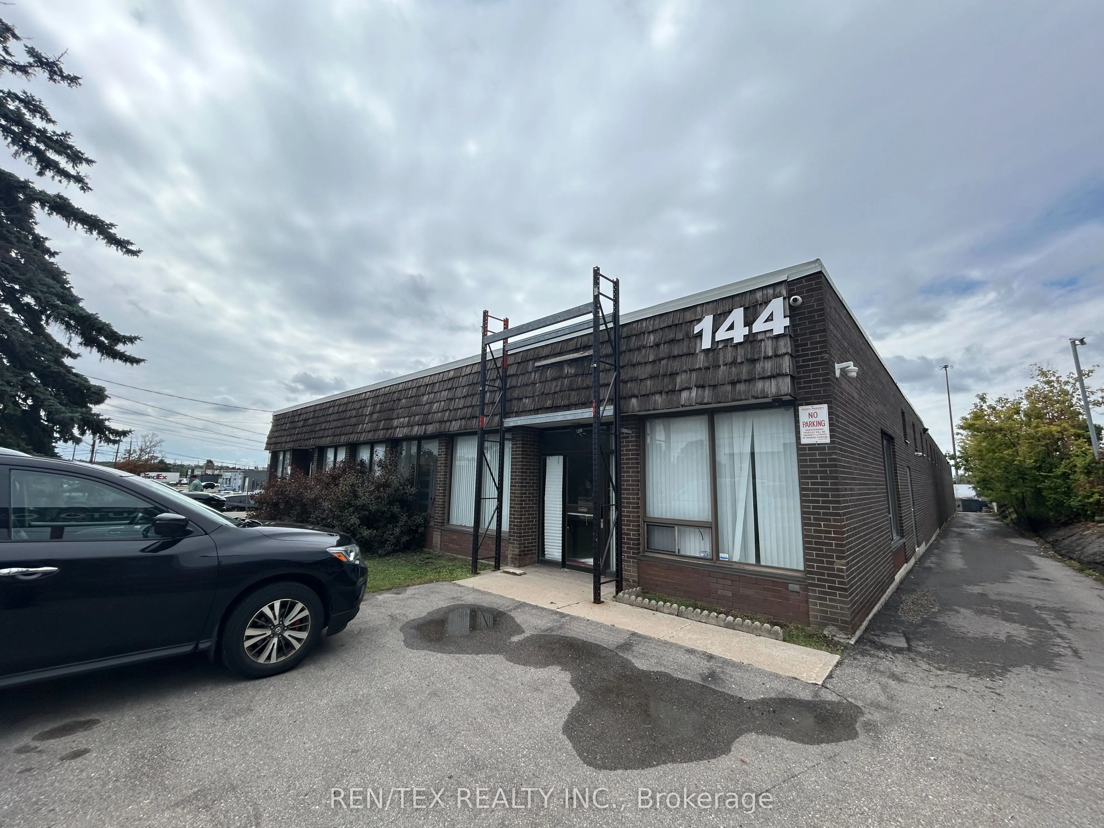 144 Oakdale Road