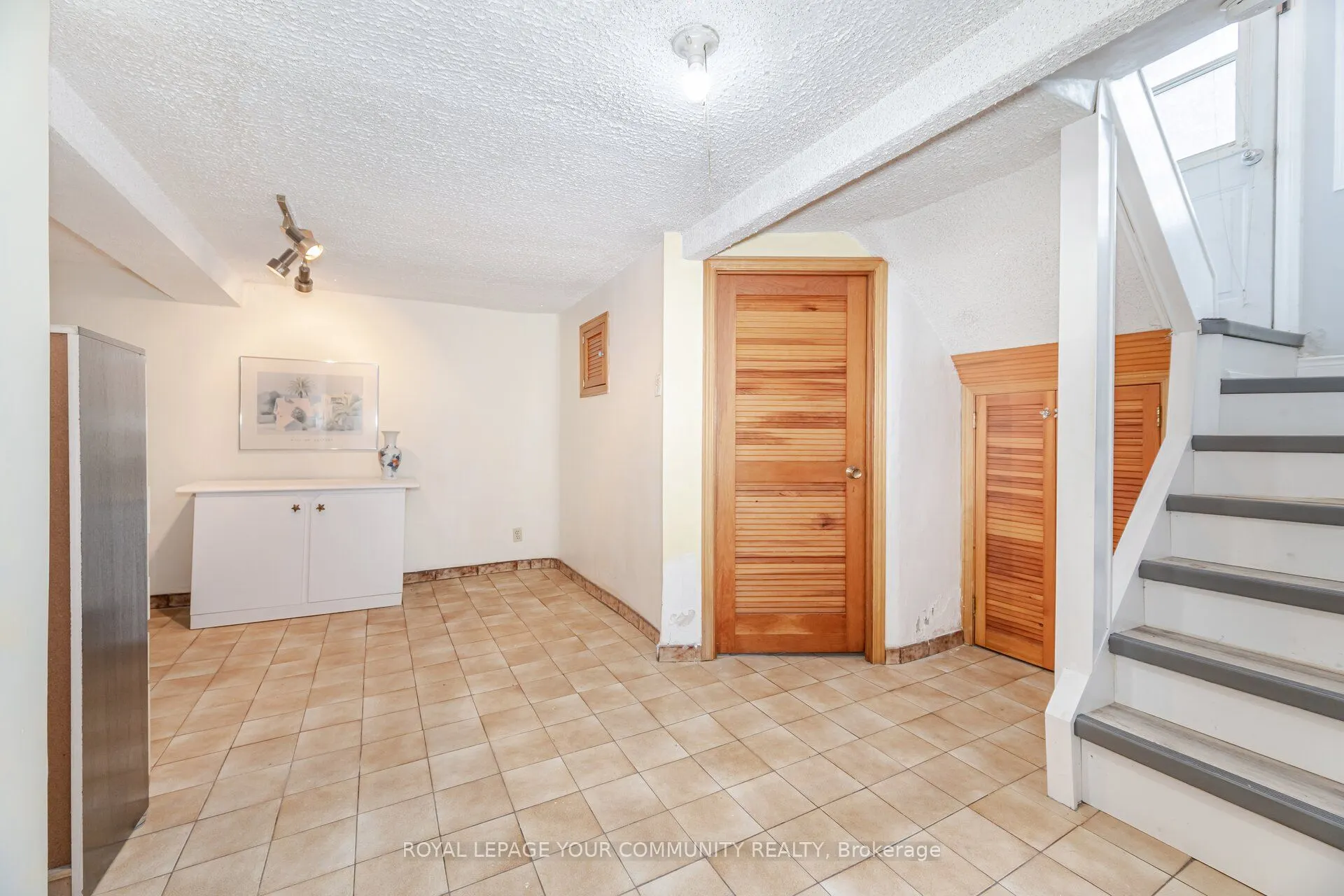 185 Dunraven Drive