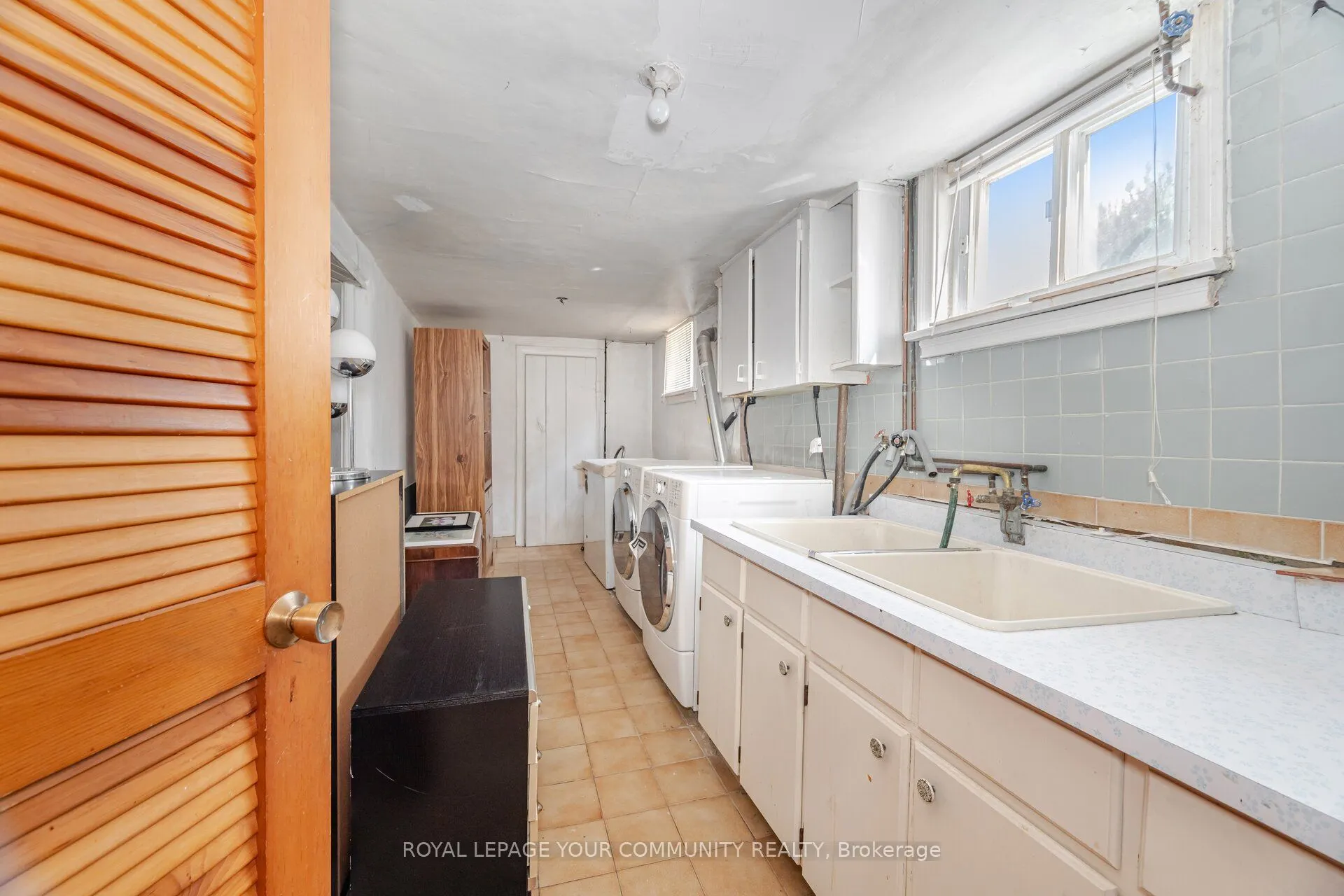 185 Dunraven Drive