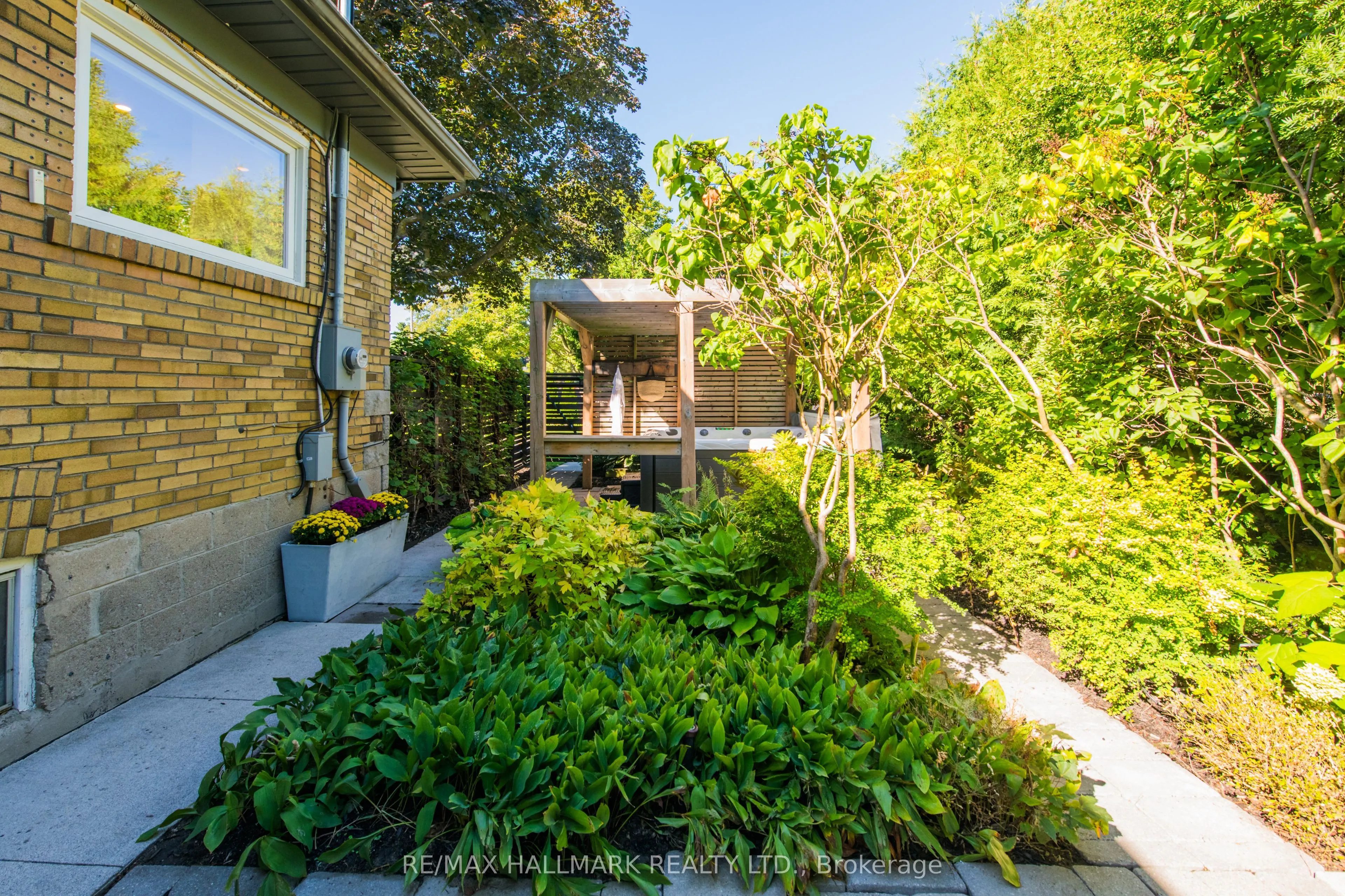 23 Fernalroy Boulevard