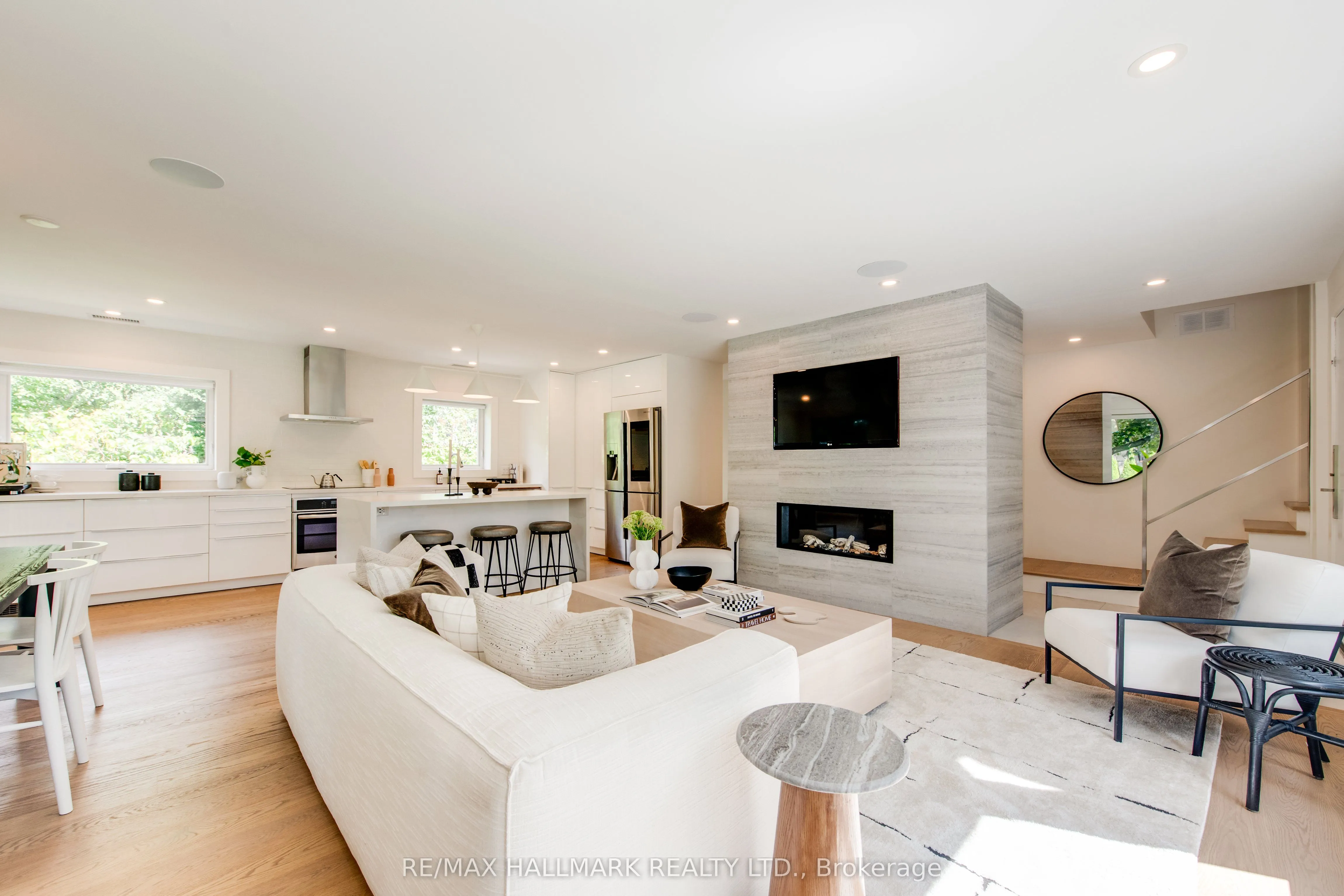 23 Fernalroy Boulevard