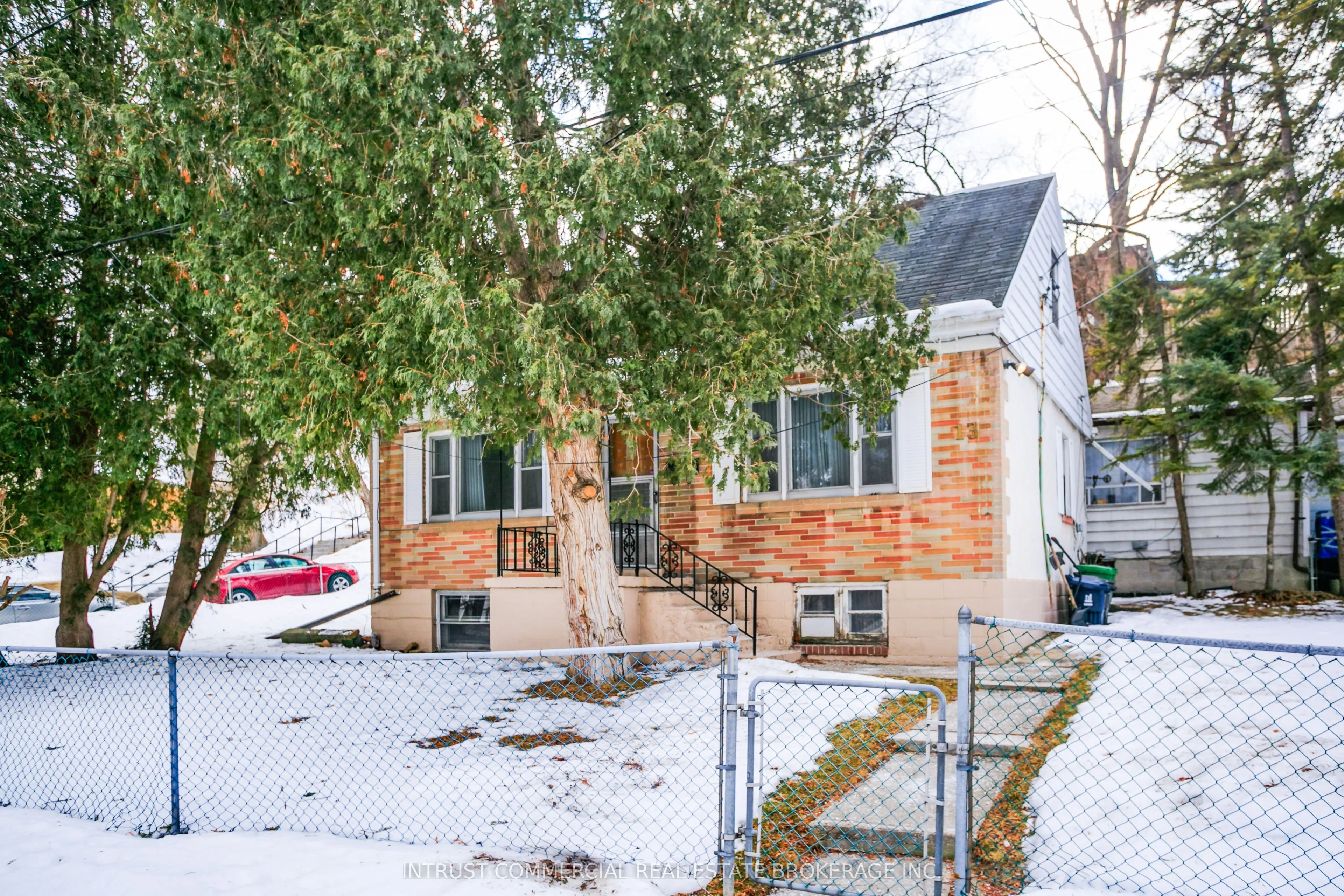 13 Dunraven Drive