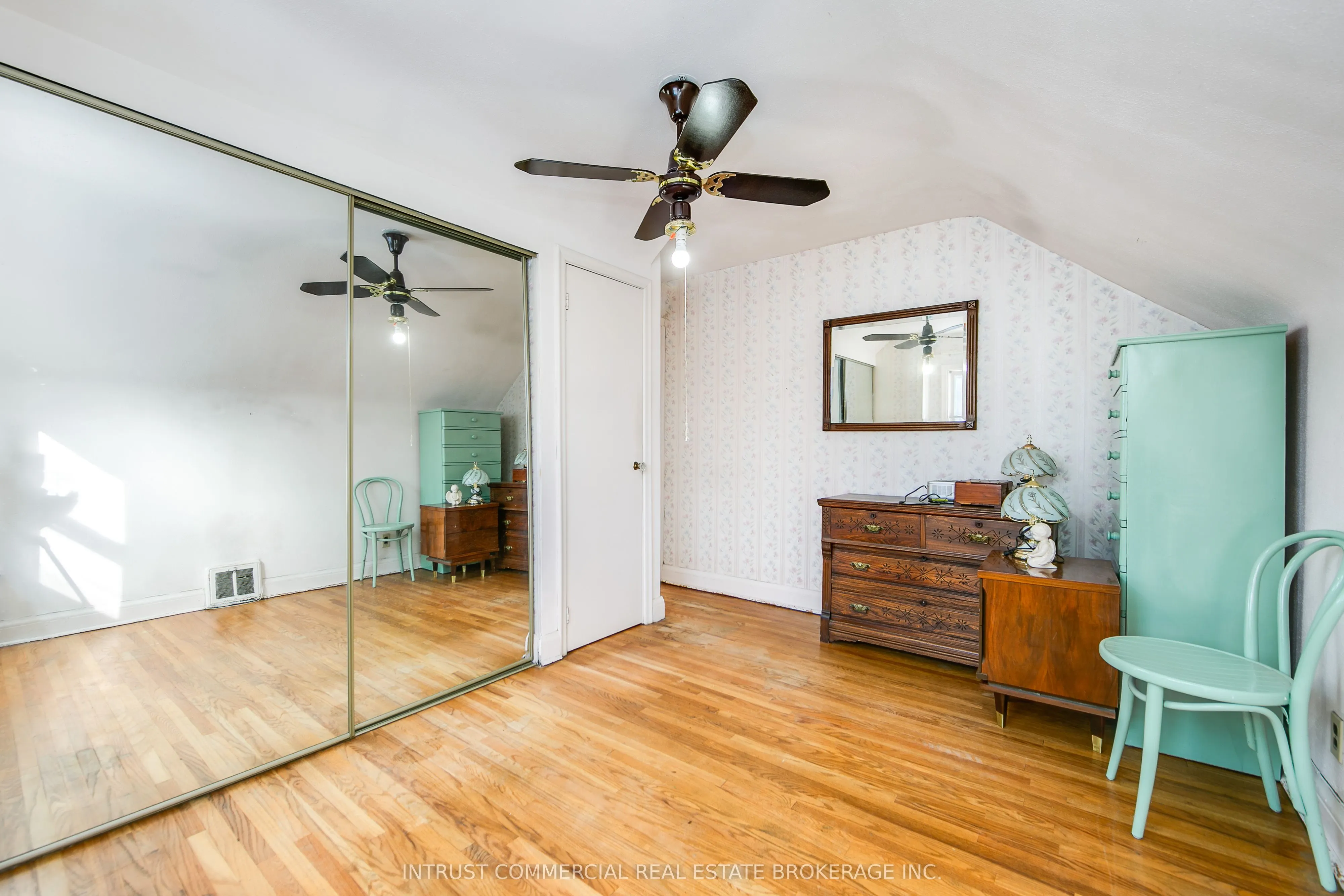 13 Dunraven Drive