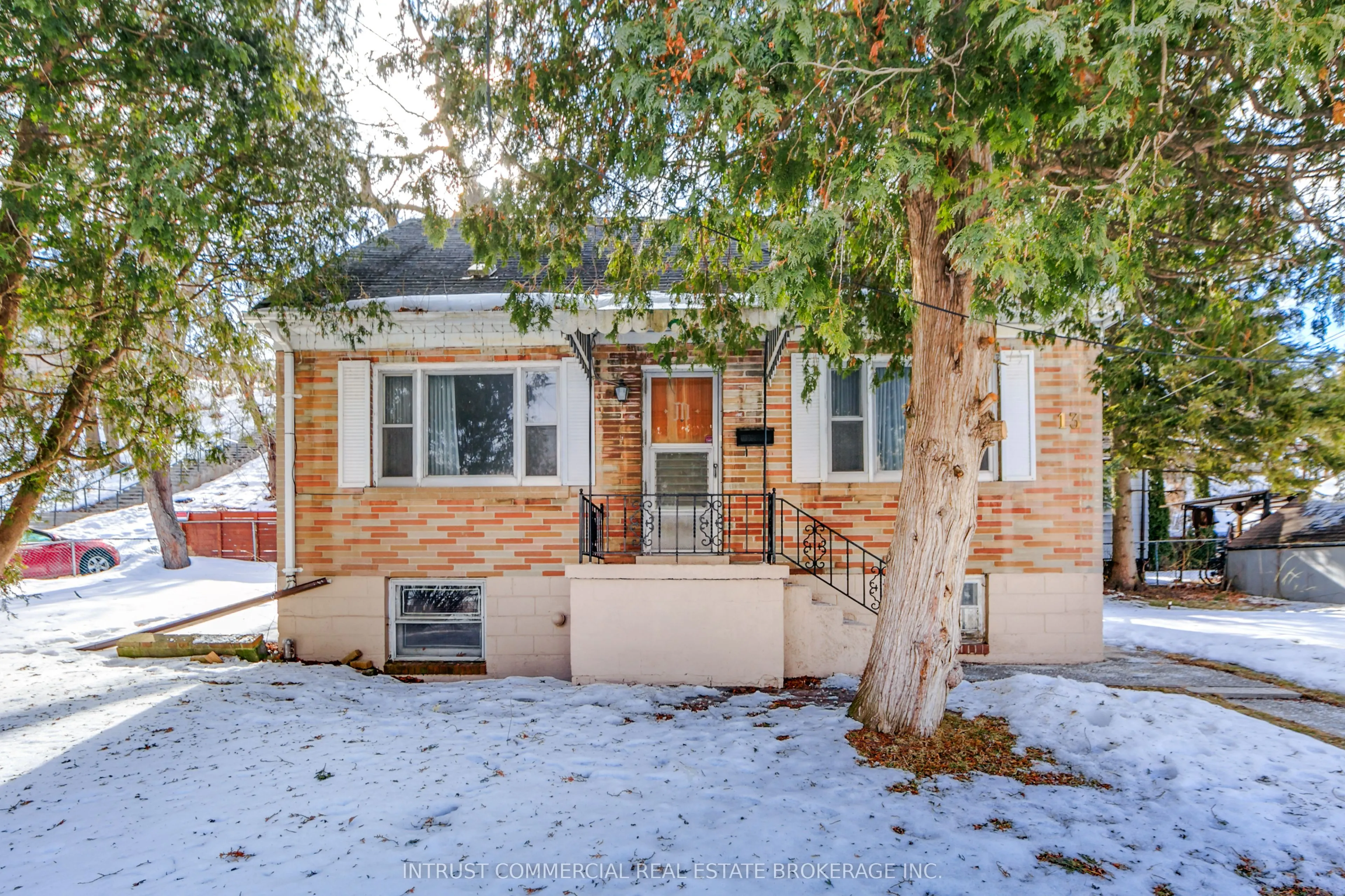 13 Dunraven Drive