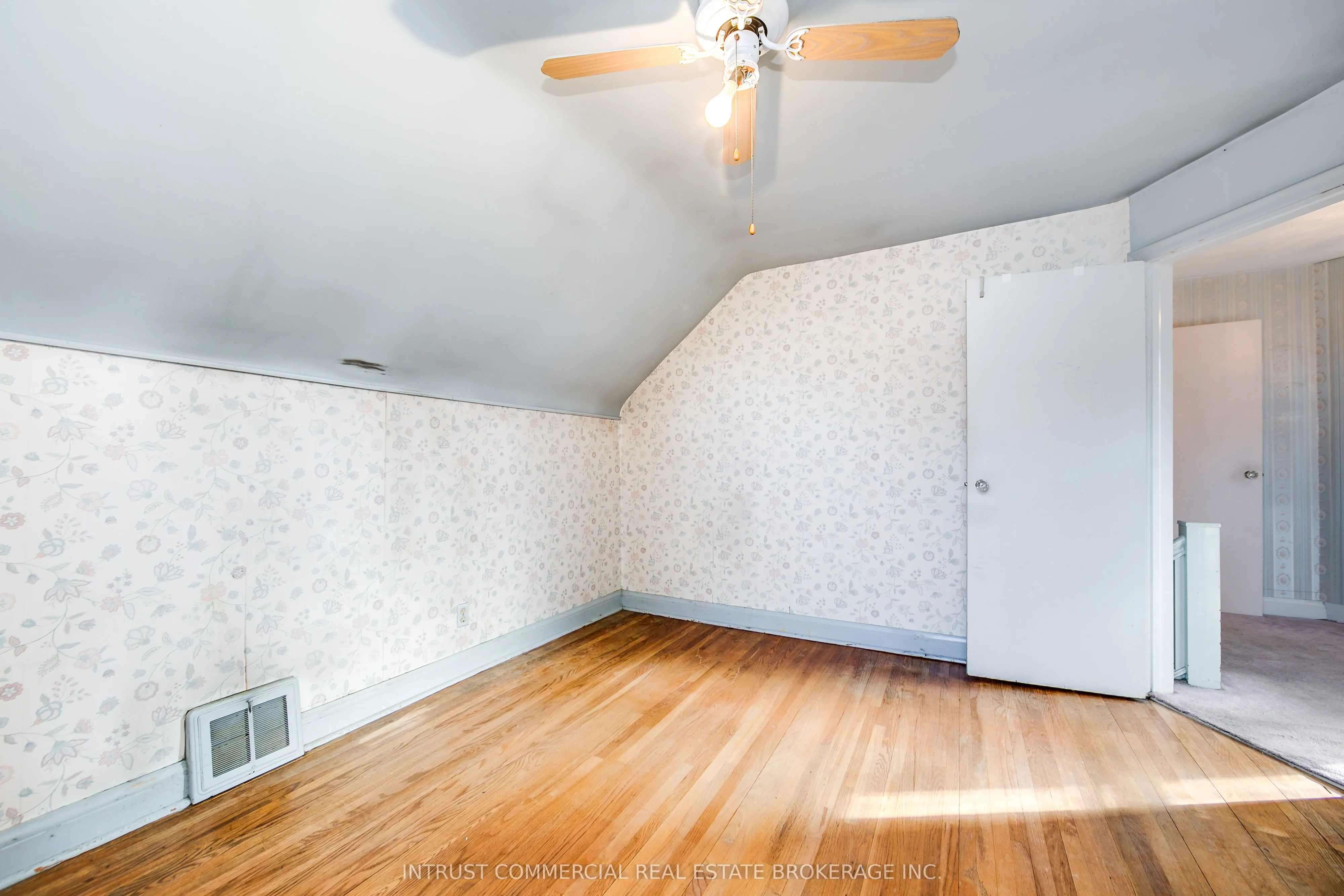 13 Dunraven Drive