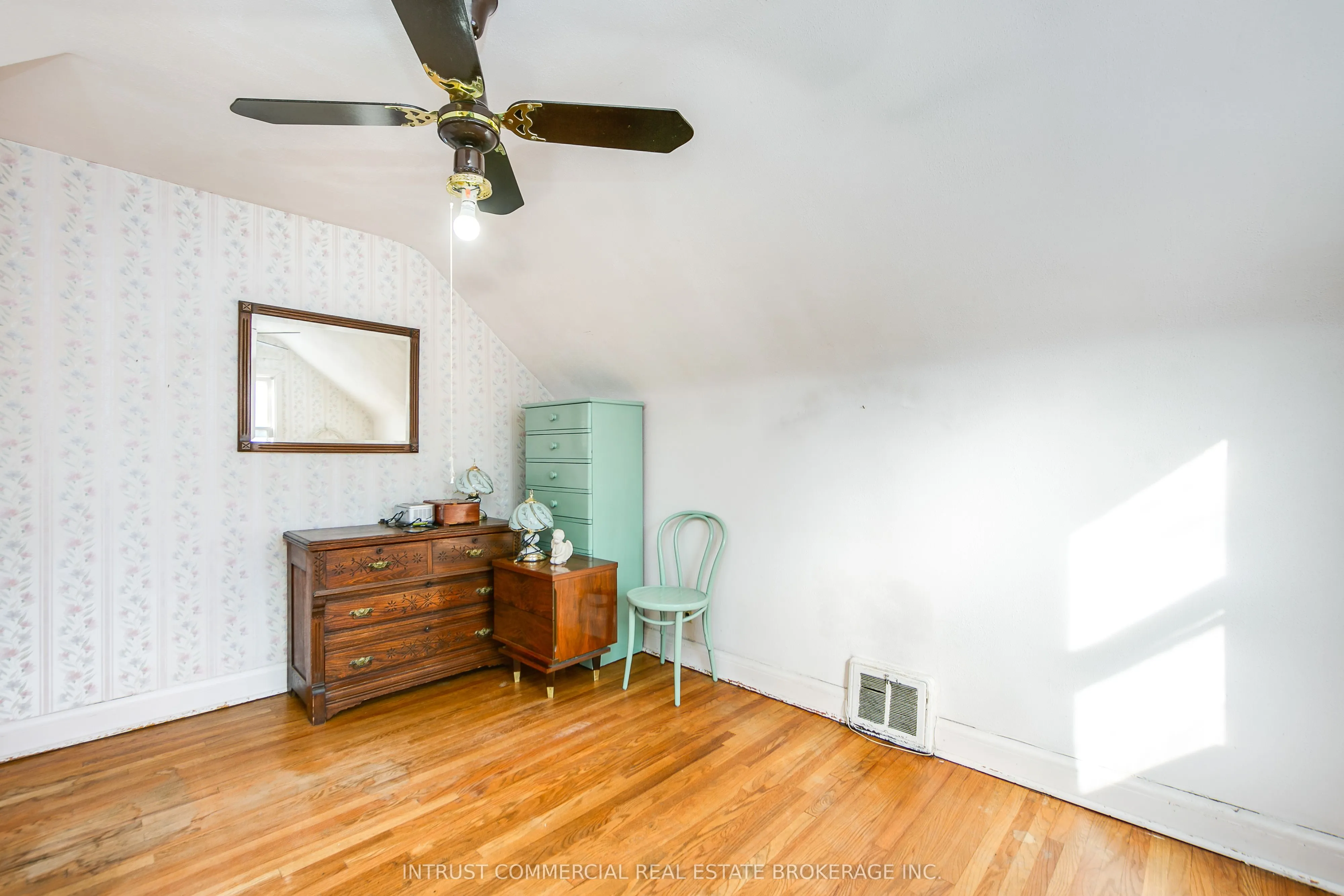 13 Dunraven Drive