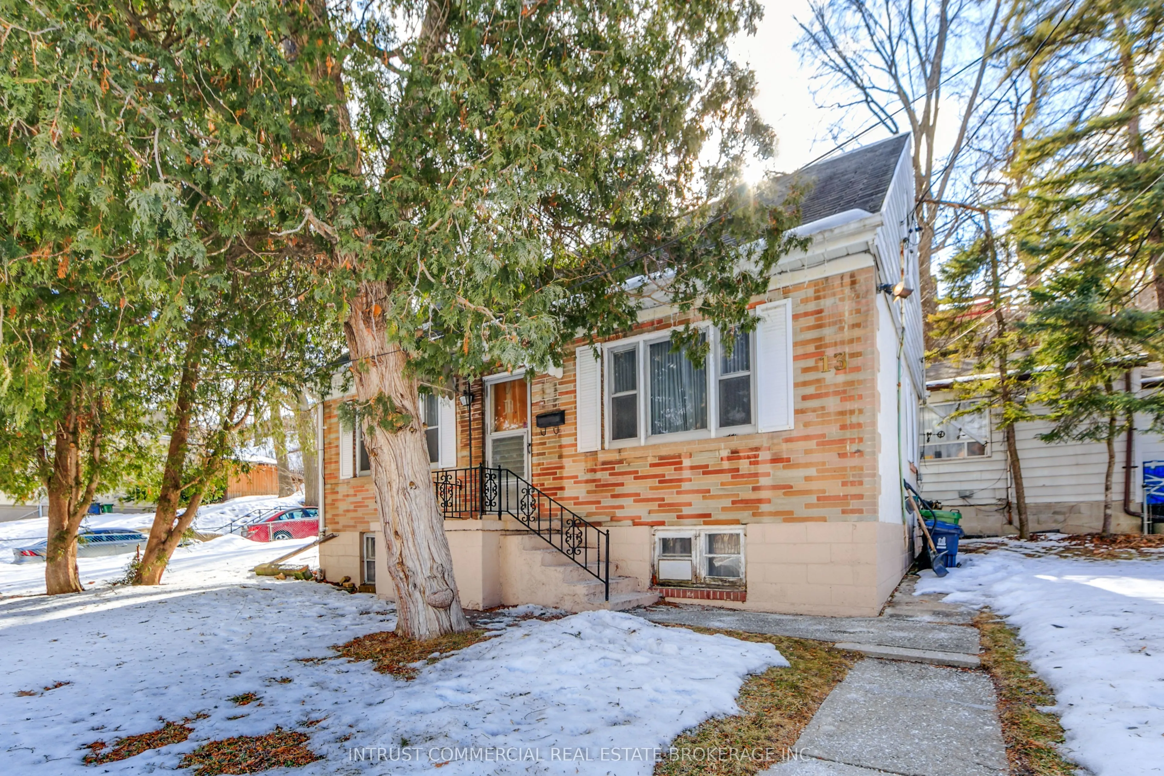 13 Dunraven Drive