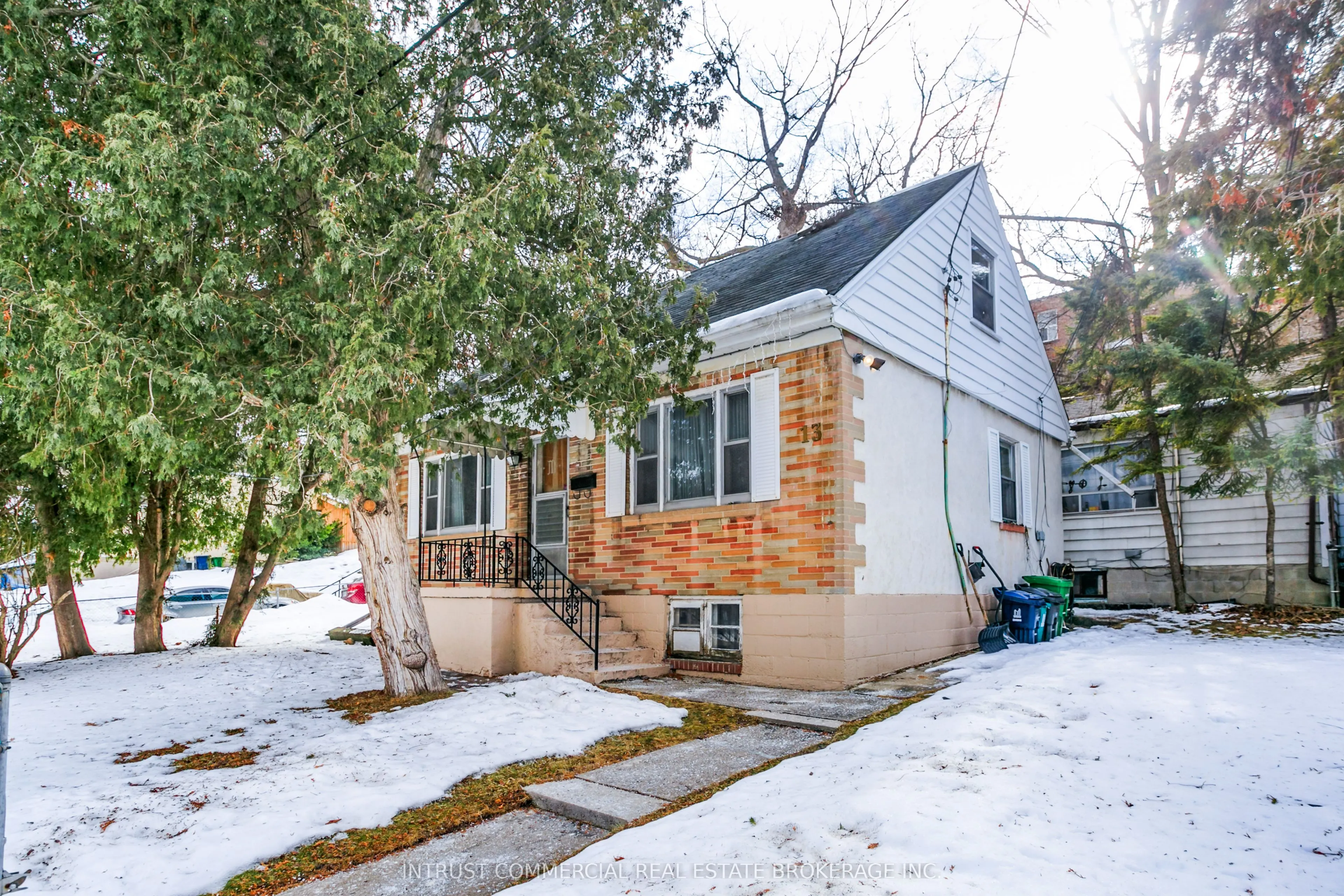 13 Dunraven Drive