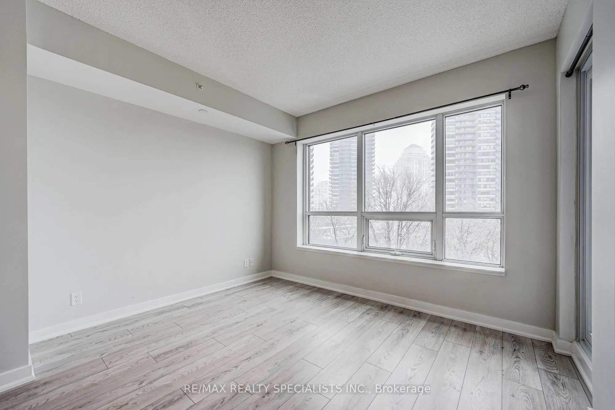 2220 Lakeshore Boulevard W, #601