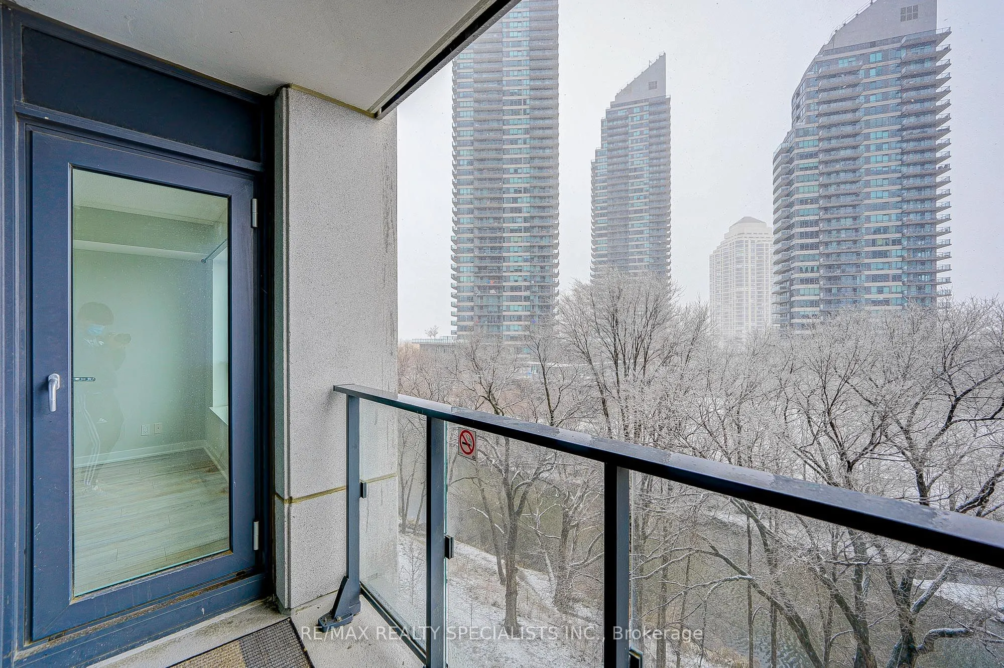 2220 Lakeshore Boulevard W, #601