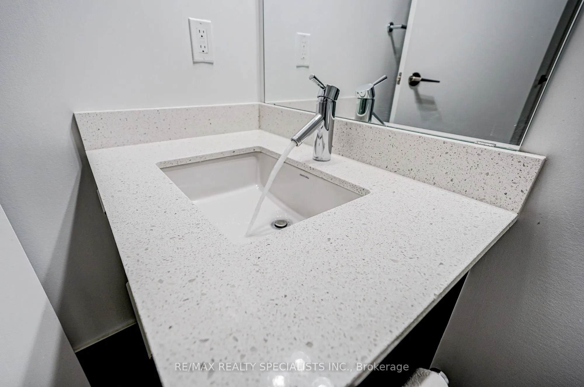 2220 Lakeshore Boulevard W, #601