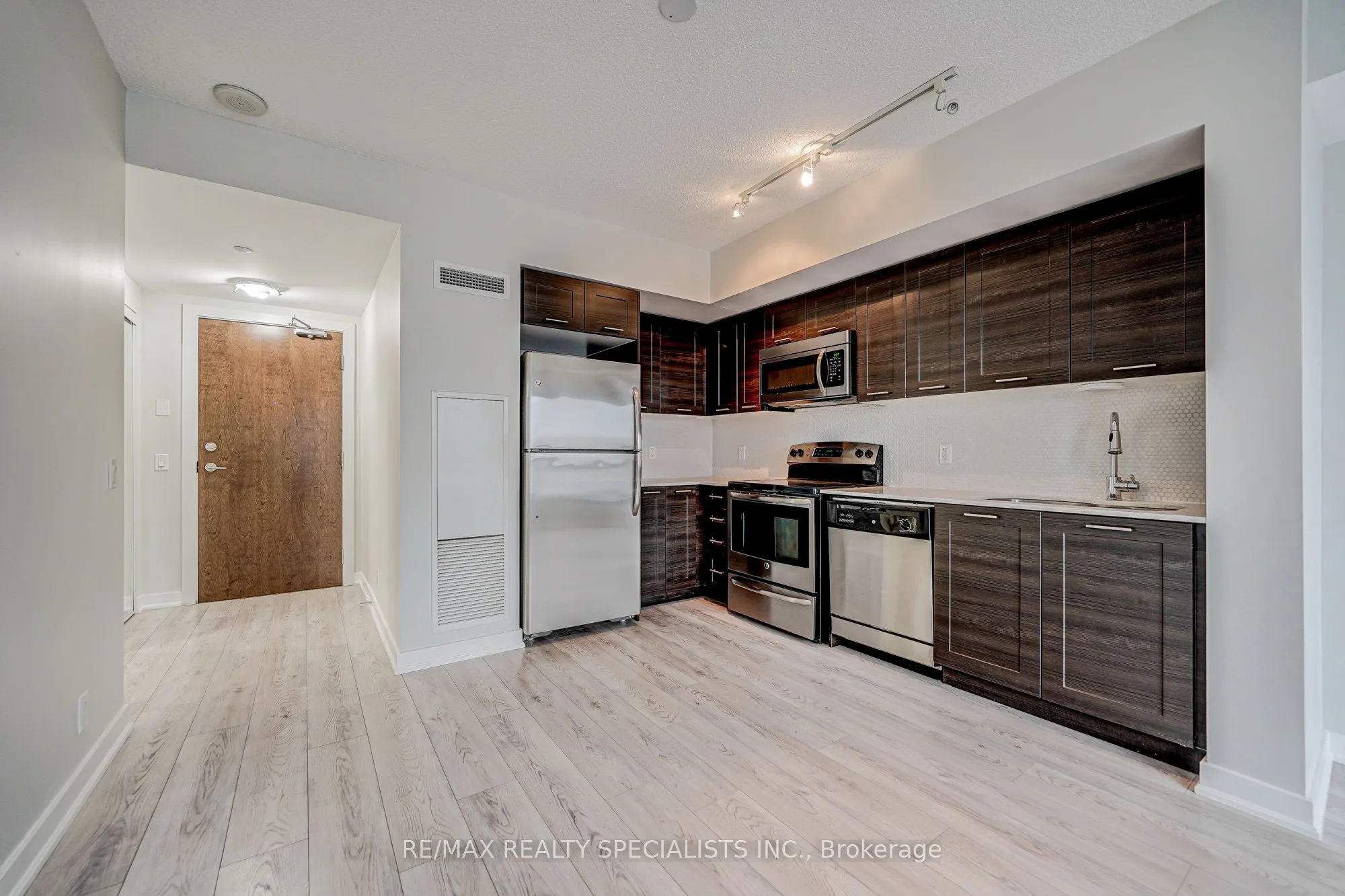 2220 Lakeshore Boulevard W, #601