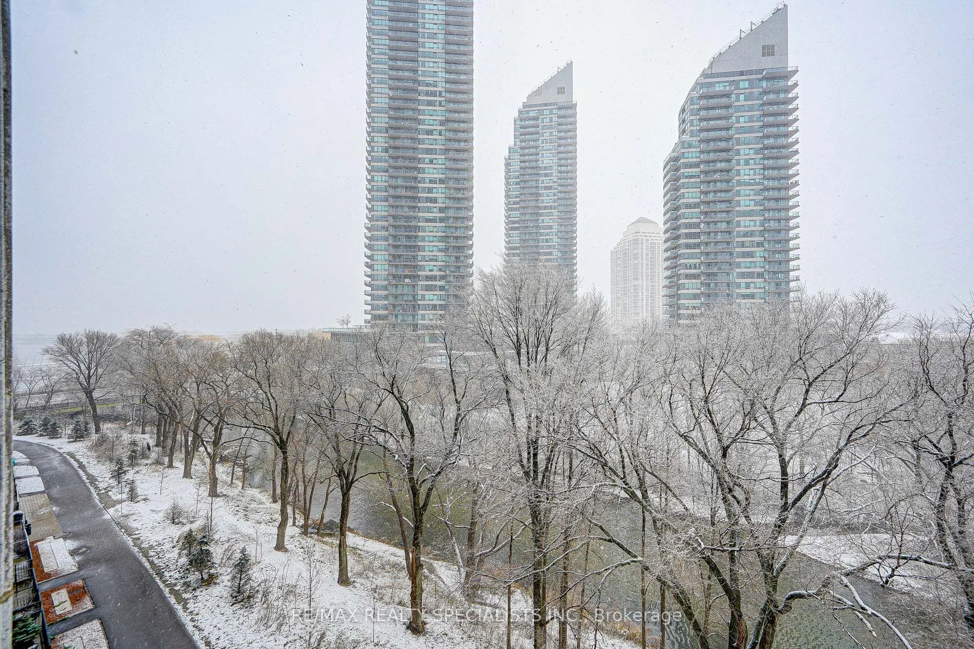 2220 Lakeshore Boulevard W, #601
