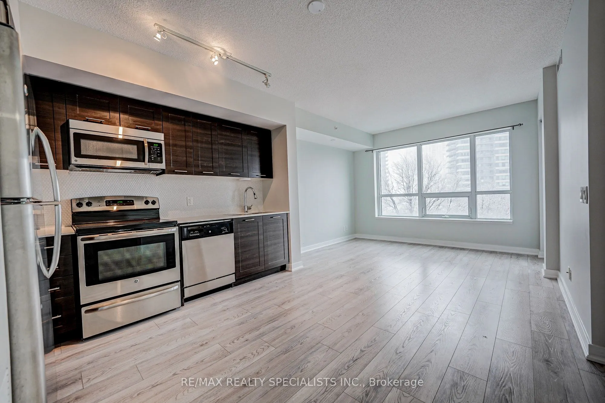 2220 Lakeshore Boulevard W, #601