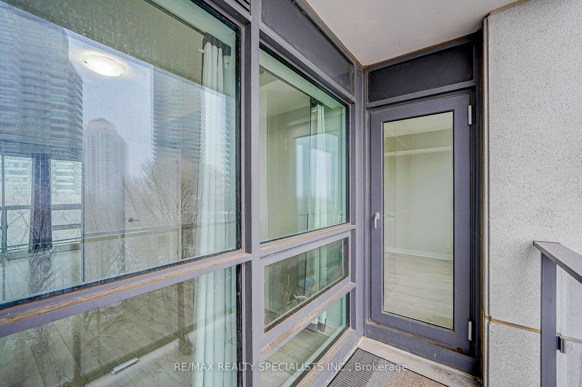 2220 Lakeshore Boulevard W, #601