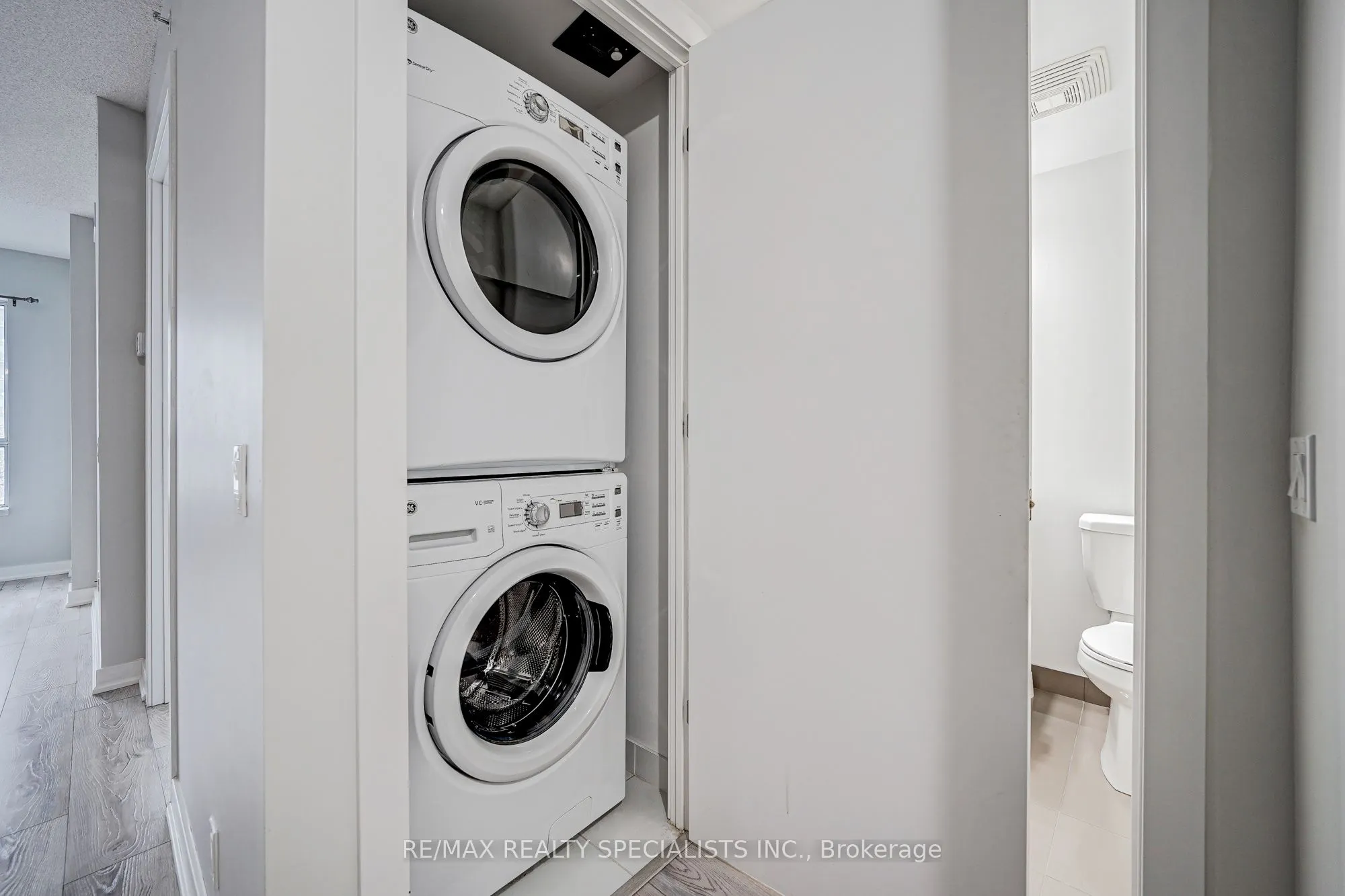 2220 Lakeshore Boulevard W, #601