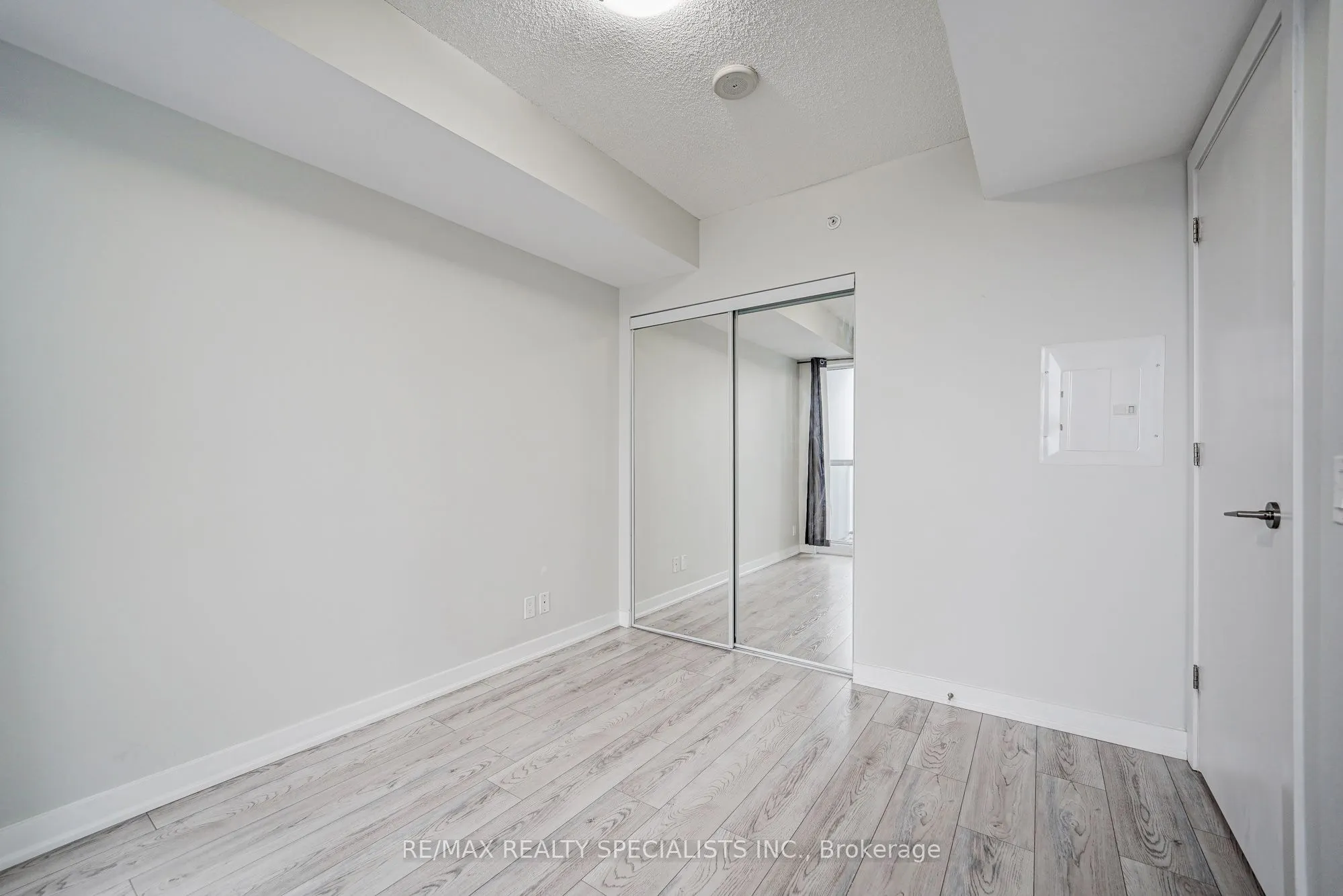 2220 Lakeshore Boulevard W, #601