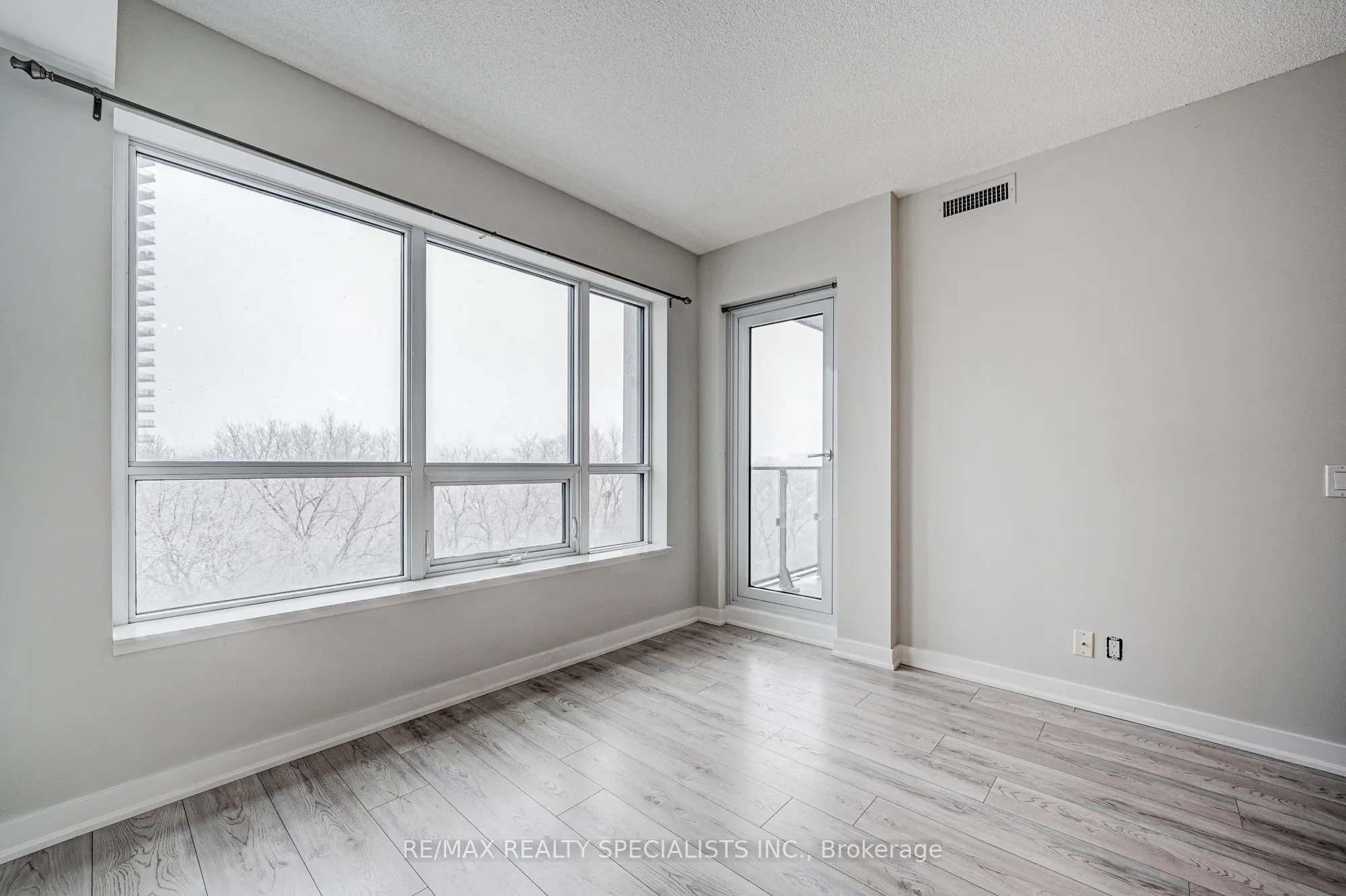 2220 Lakeshore Boulevard W, #601