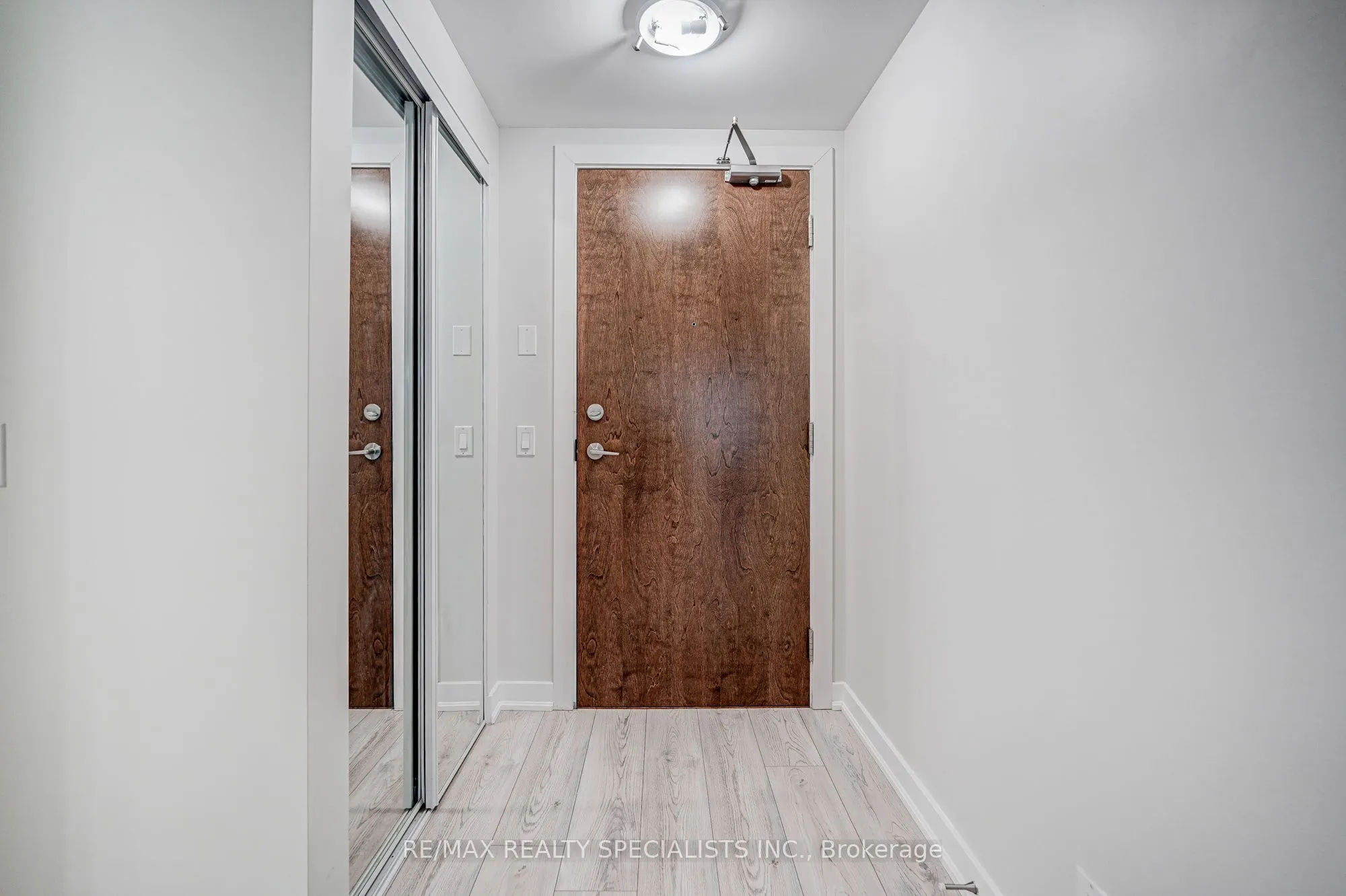 2220 Lakeshore Boulevard W, #601