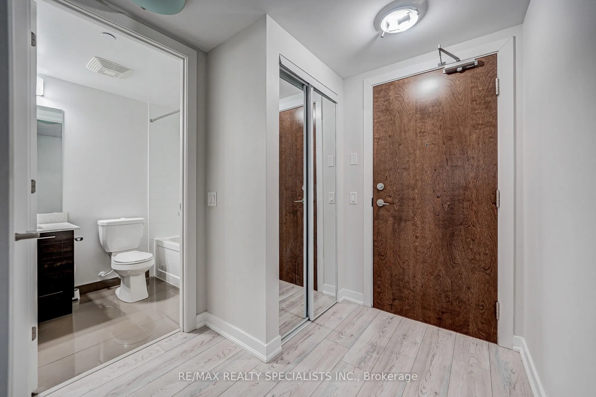 2220 Lakeshore Boulevard W, #601
