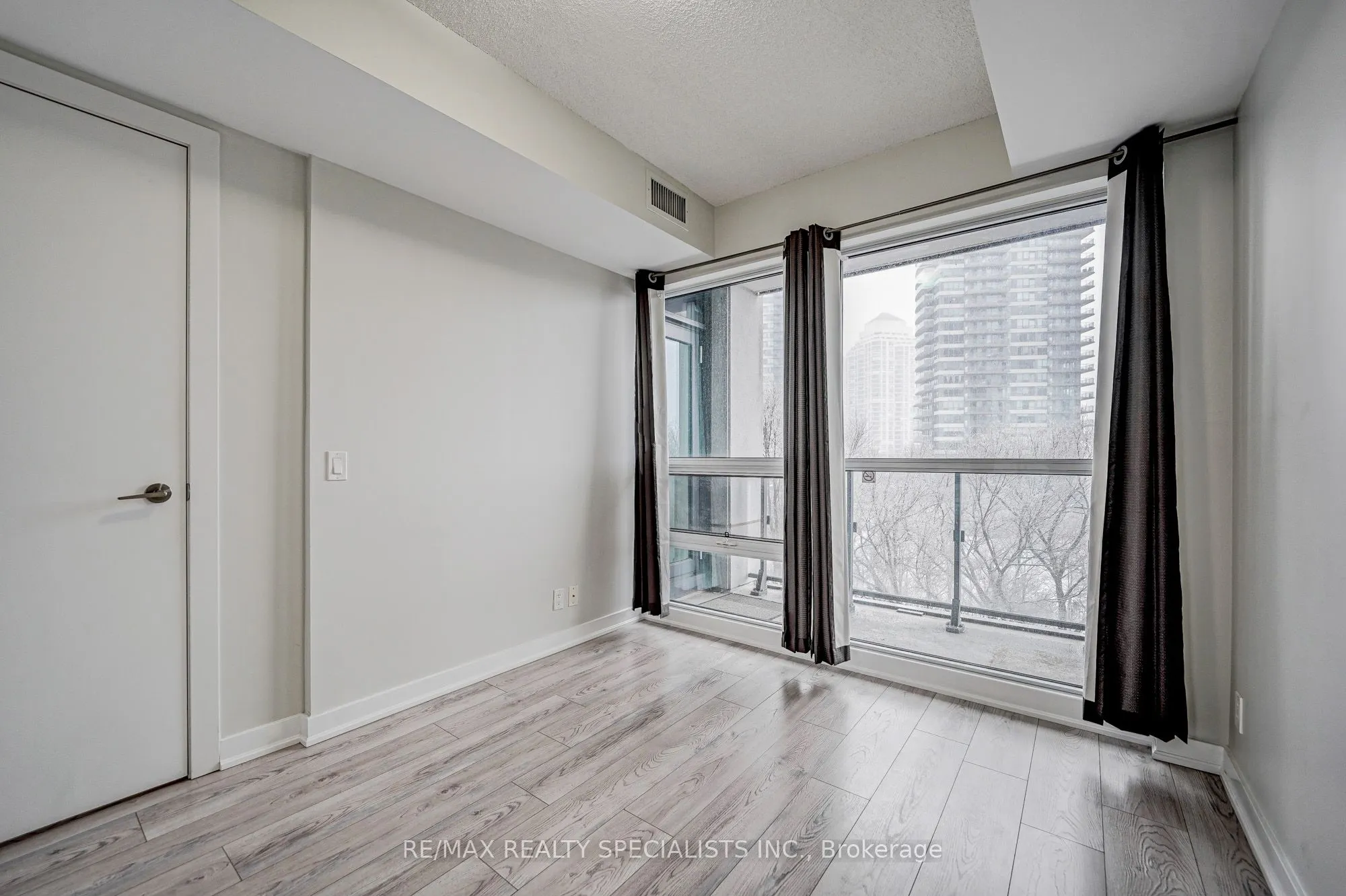 2220 Lakeshore Boulevard W, #601