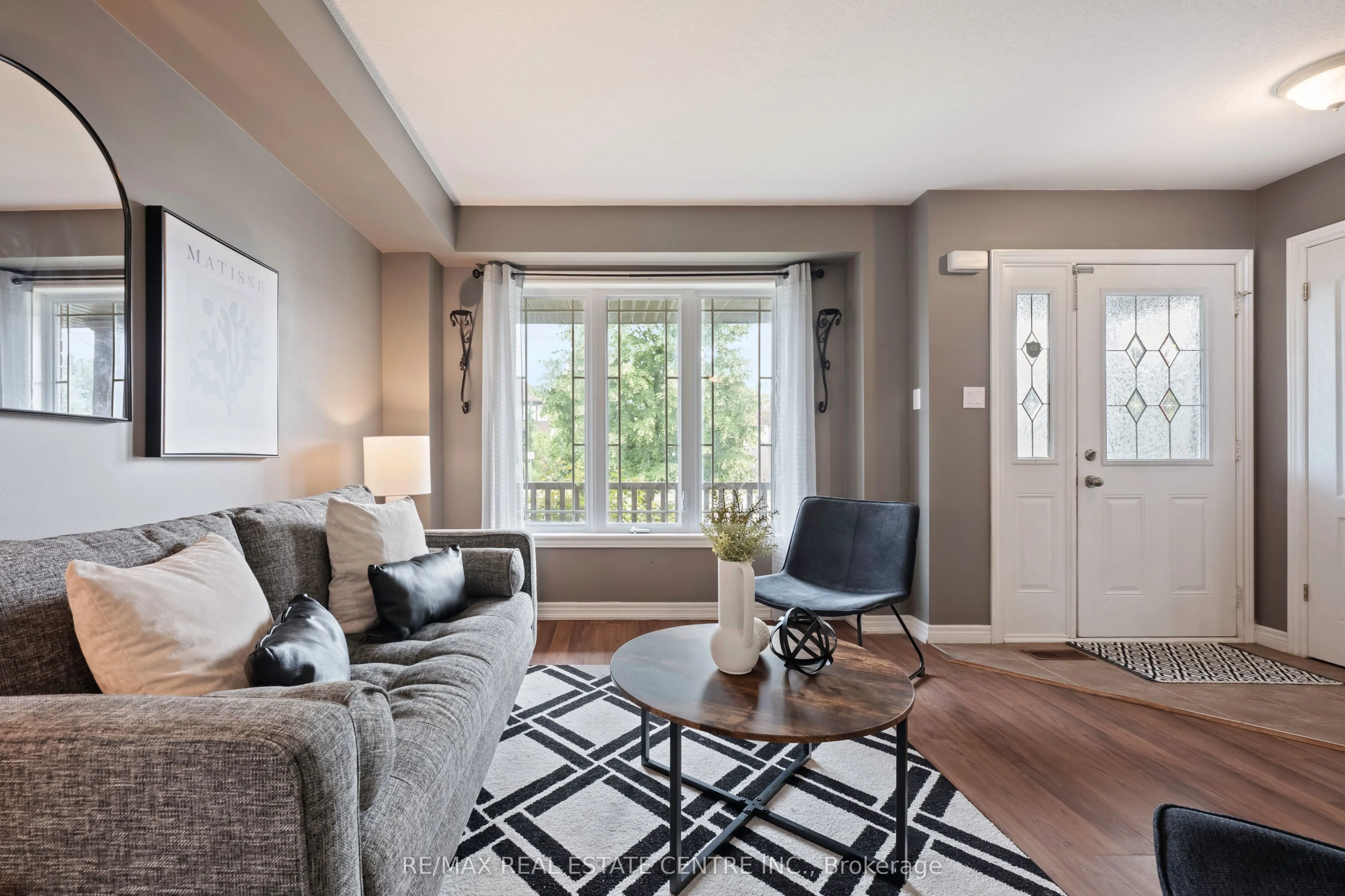 6 Maude Court