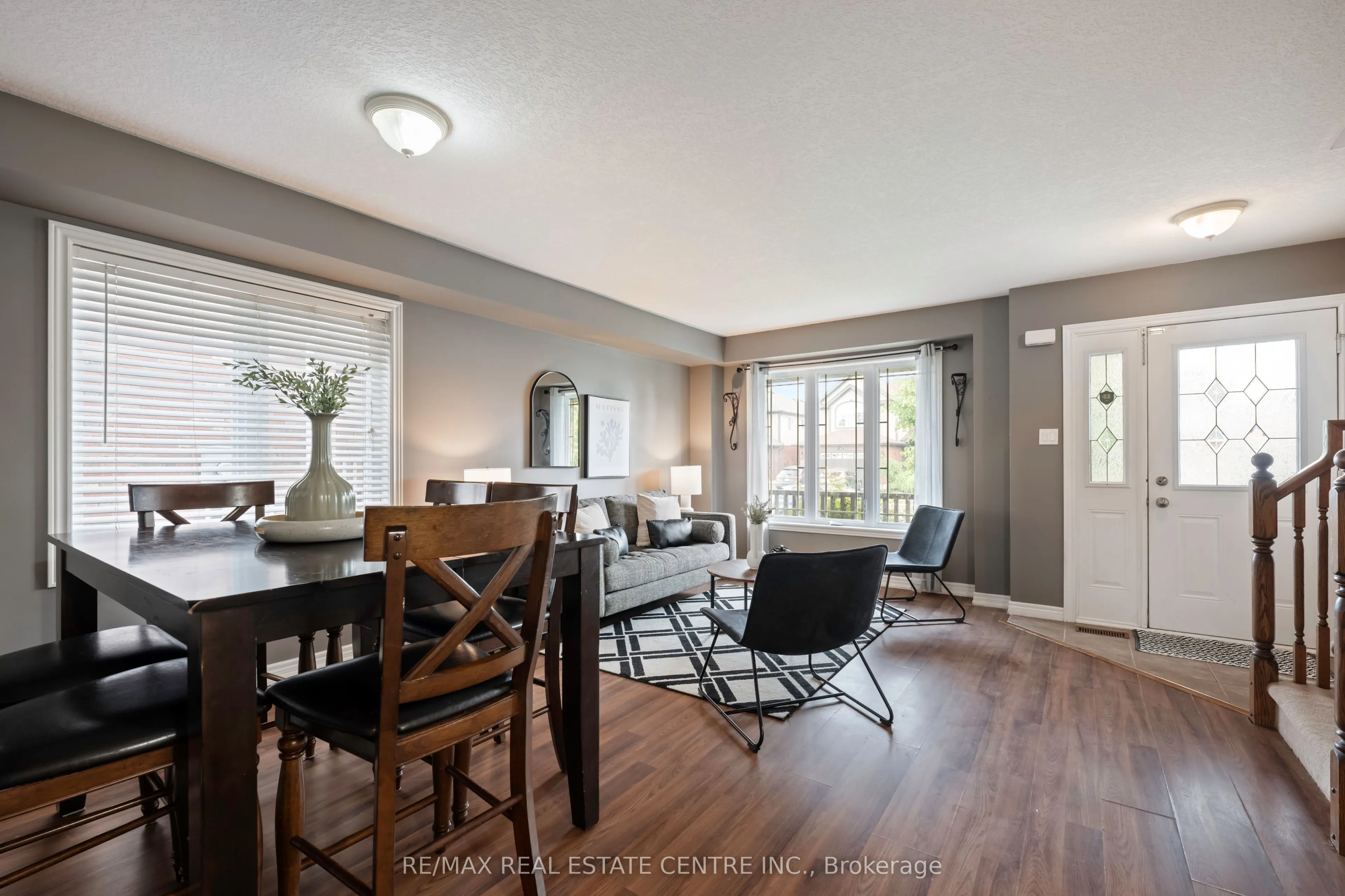 6 Maude Court