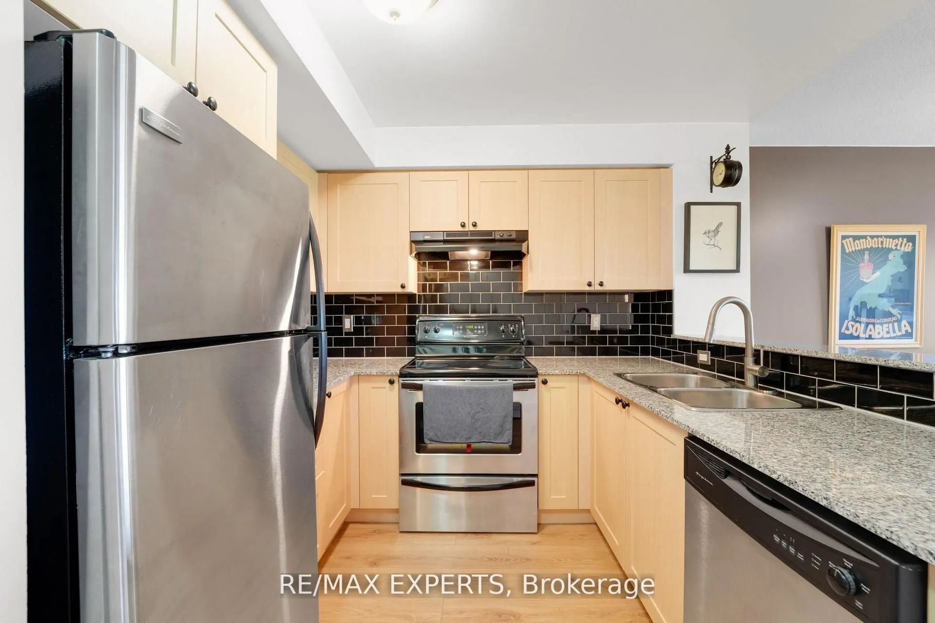 1050 The Queensway, #516