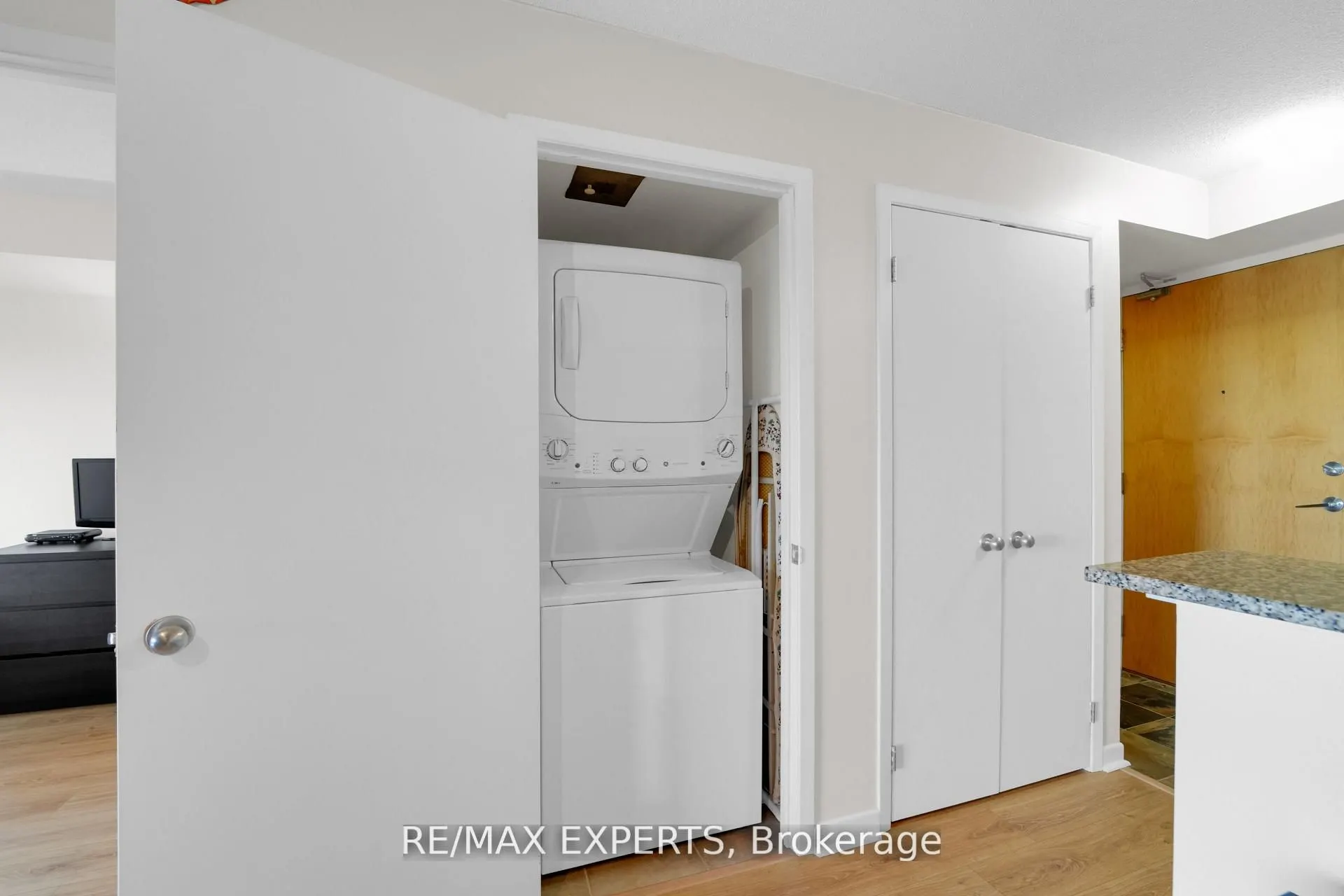 1050 The Queensway, #516
