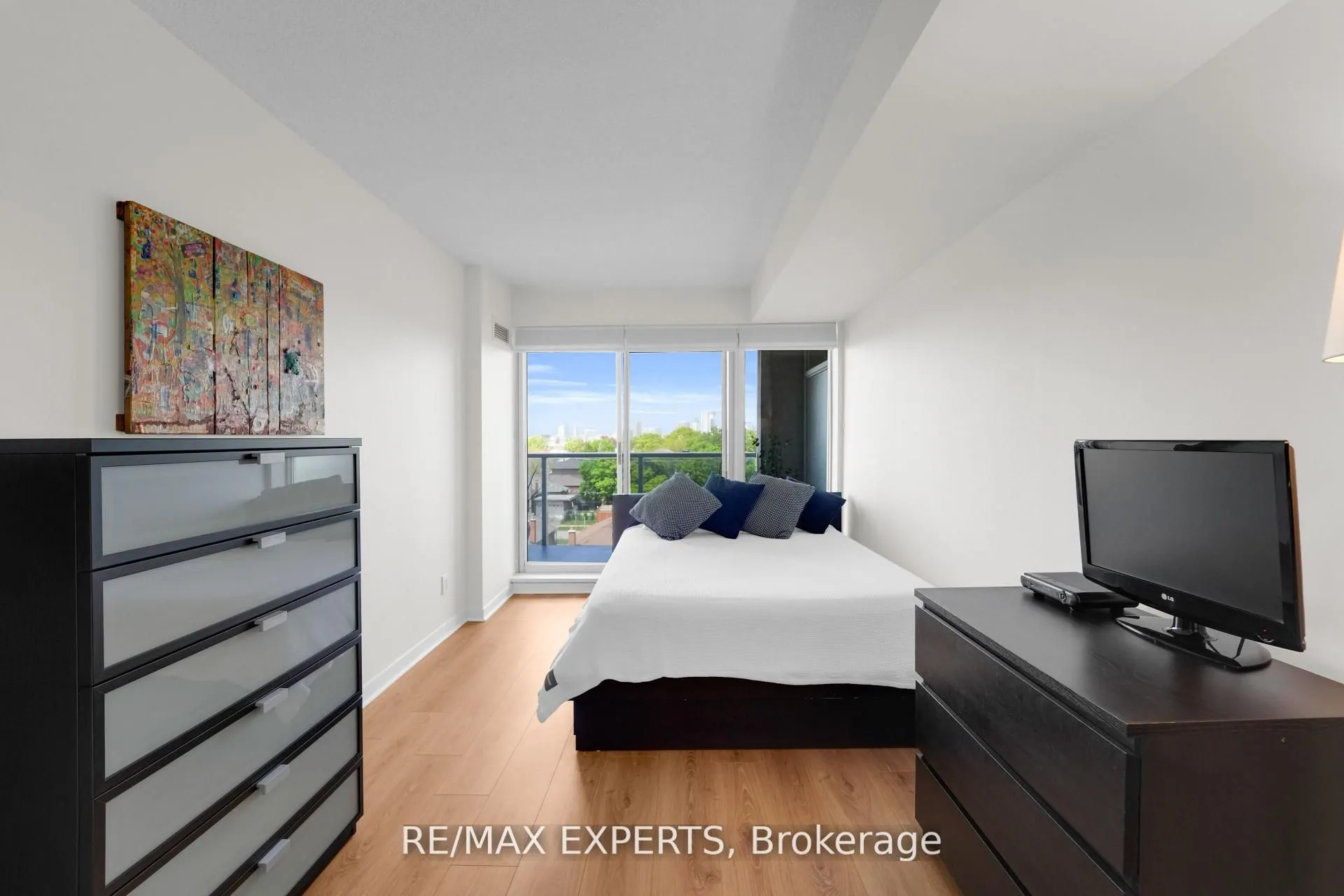 1050 The Queensway, #516