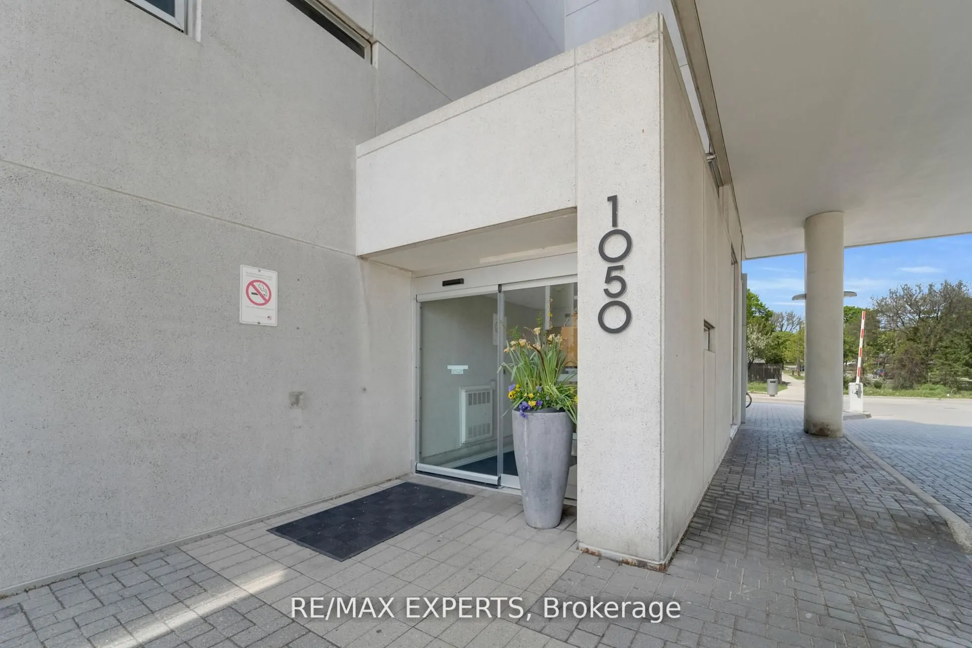 1050 The Queensway, #516