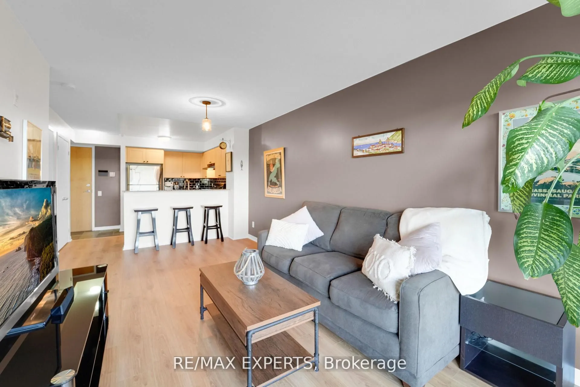 1050 The Queensway, #516