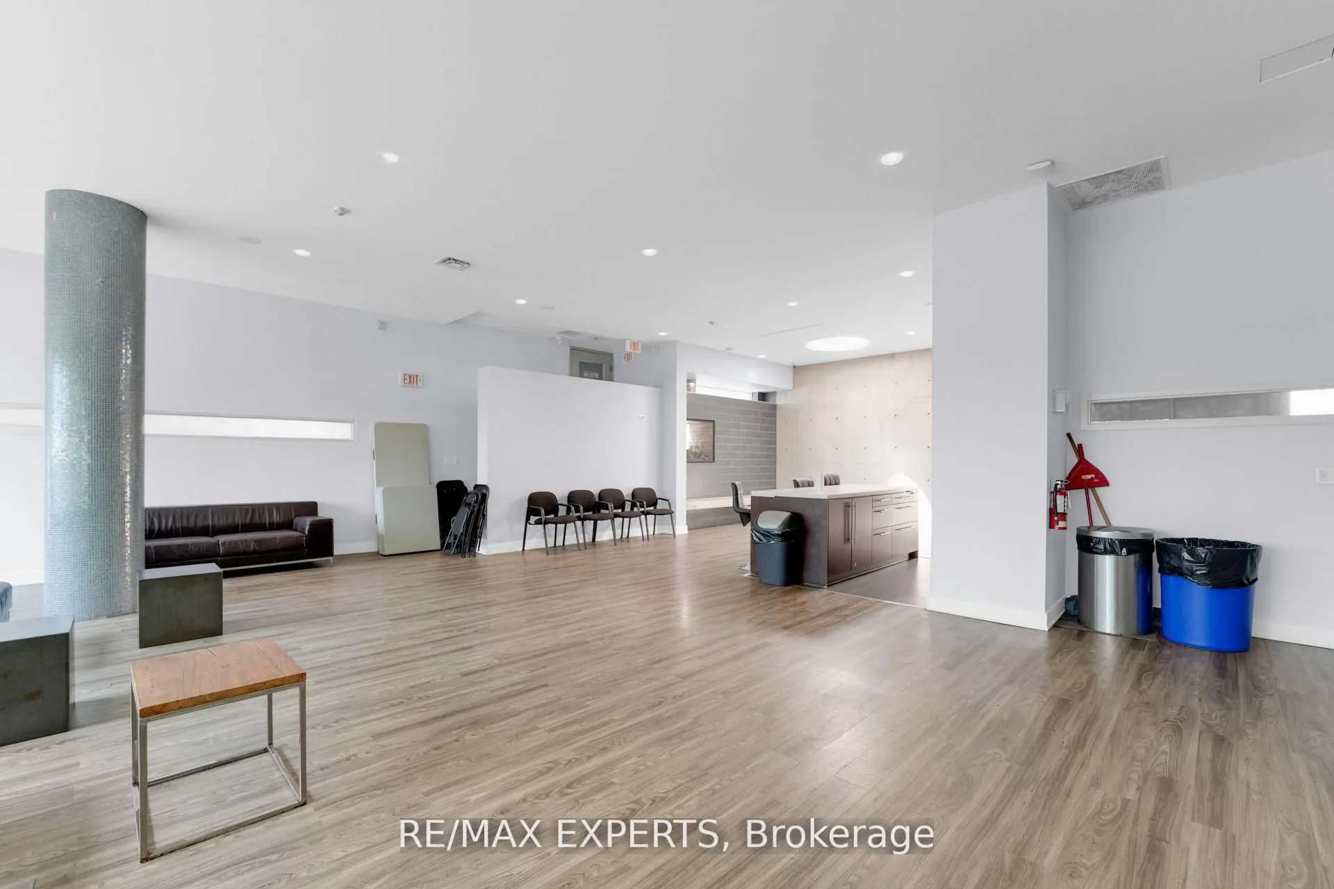 1050 The Queensway, #516