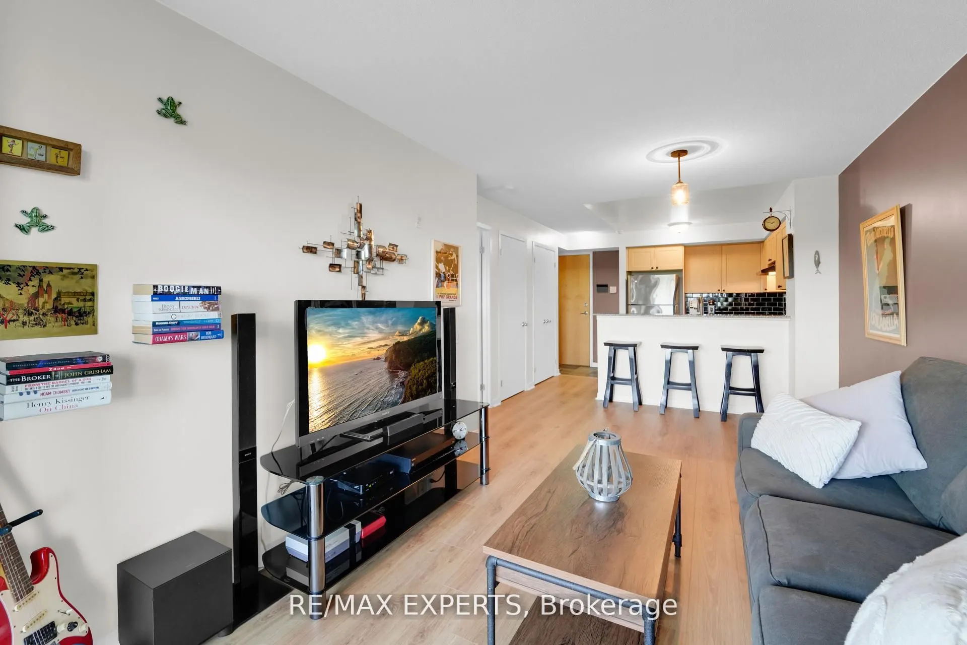 1050 The Queensway, #516
