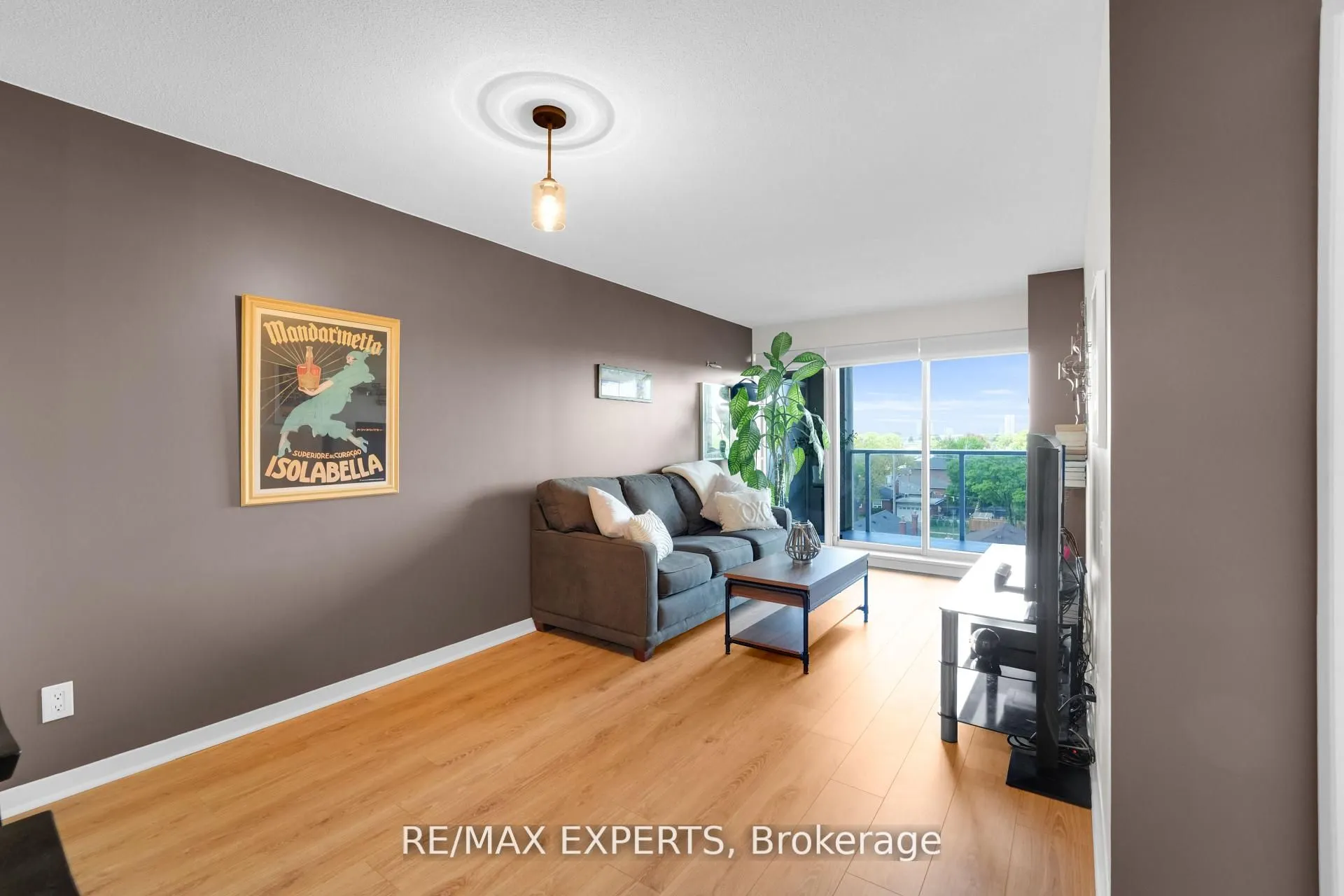 1050 The Queensway, #516