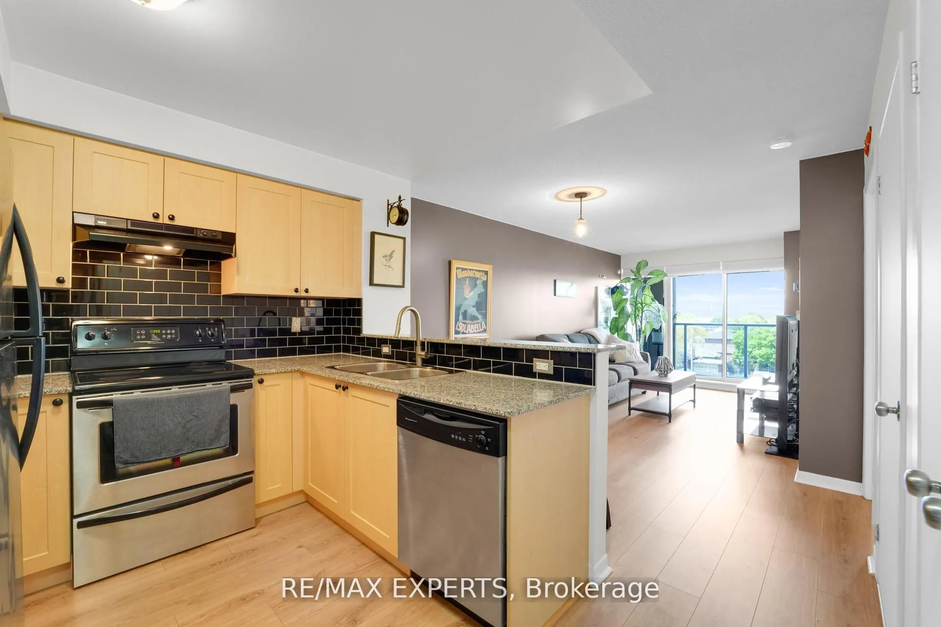 1050 The Queensway, #516