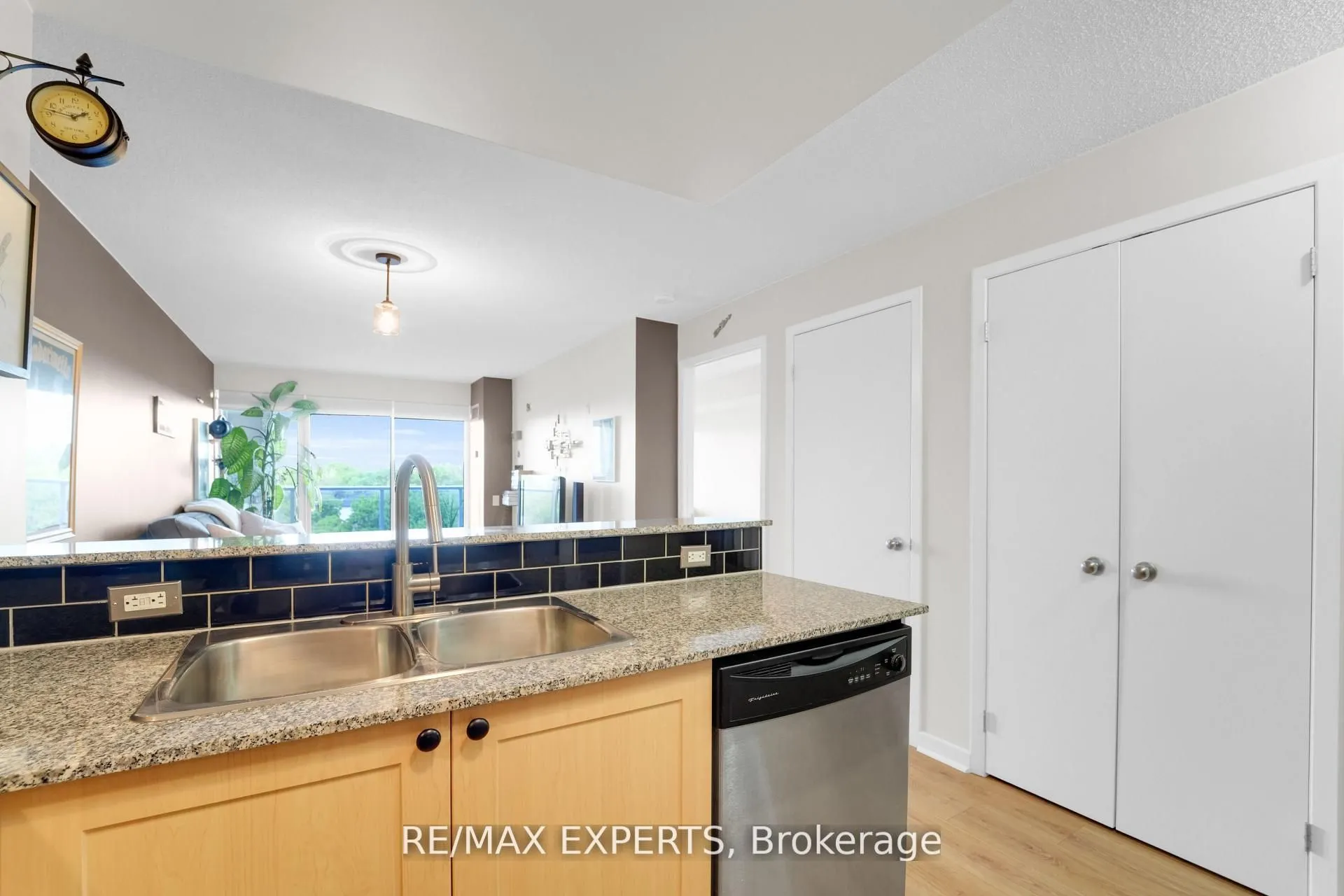1050 The Queensway, #516