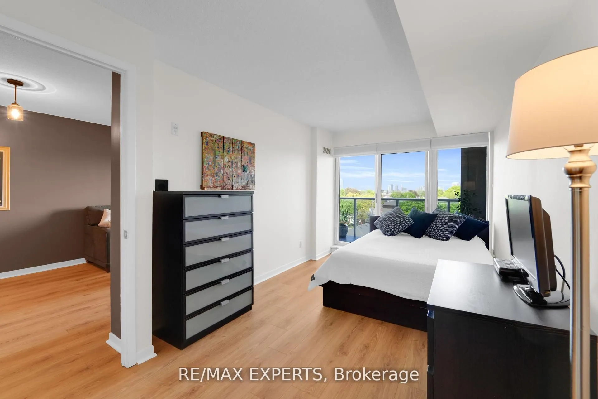 1050 The Queensway, #516
