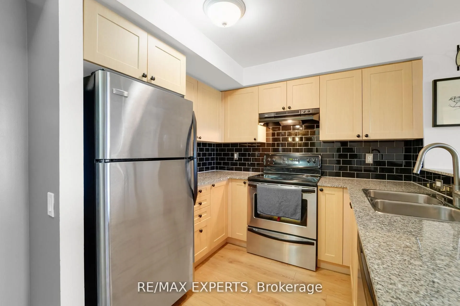 1050 The Queensway, #516