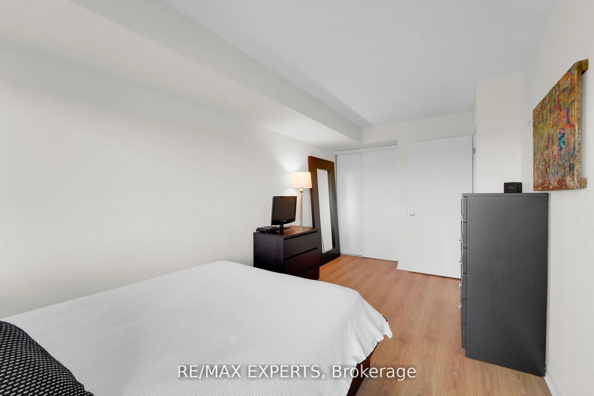 1050 The Queensway, #516