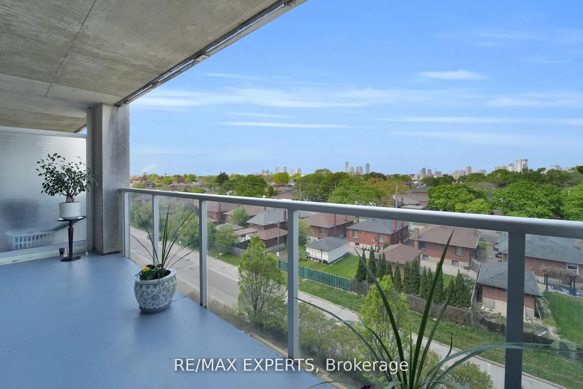 1050 The Queensway, #516