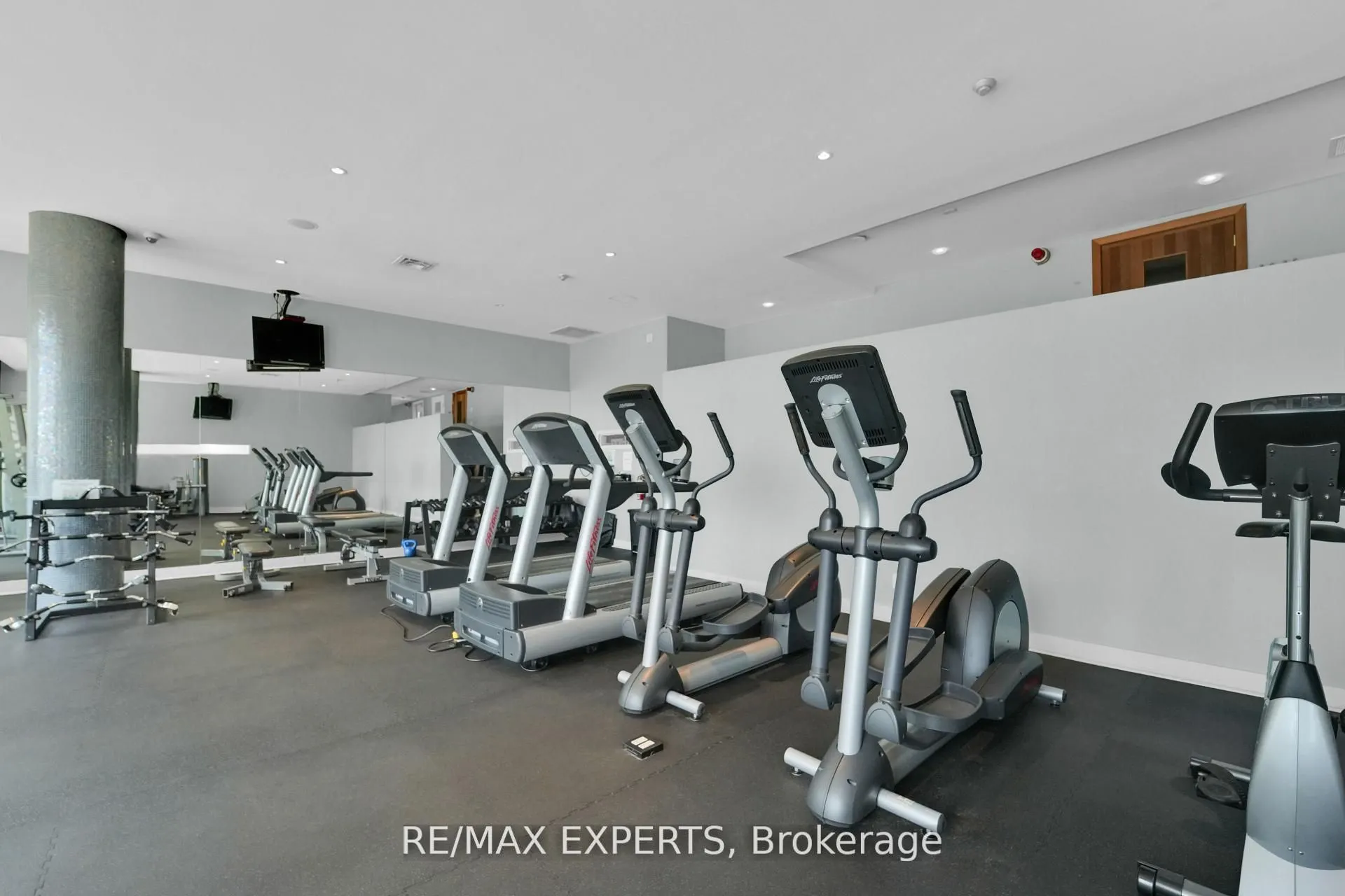 1050 The Queensway, #516