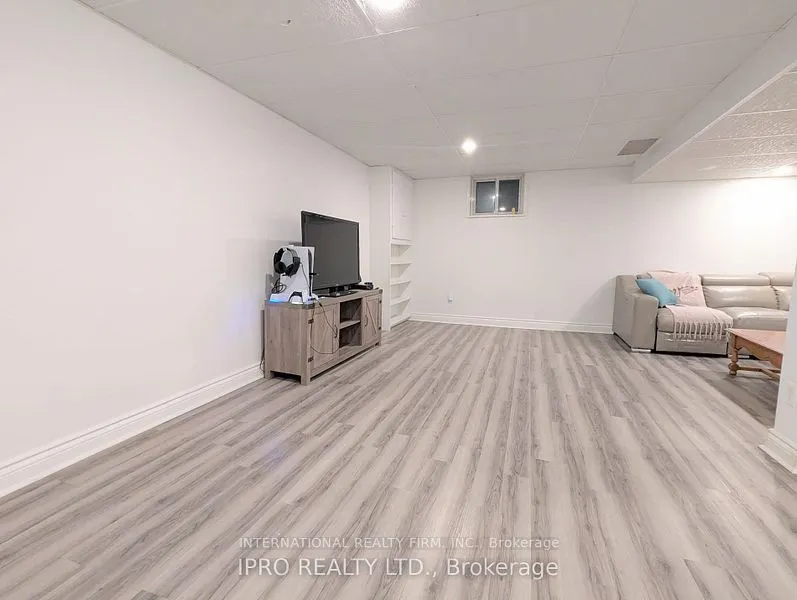 52 Vodden Court, #52