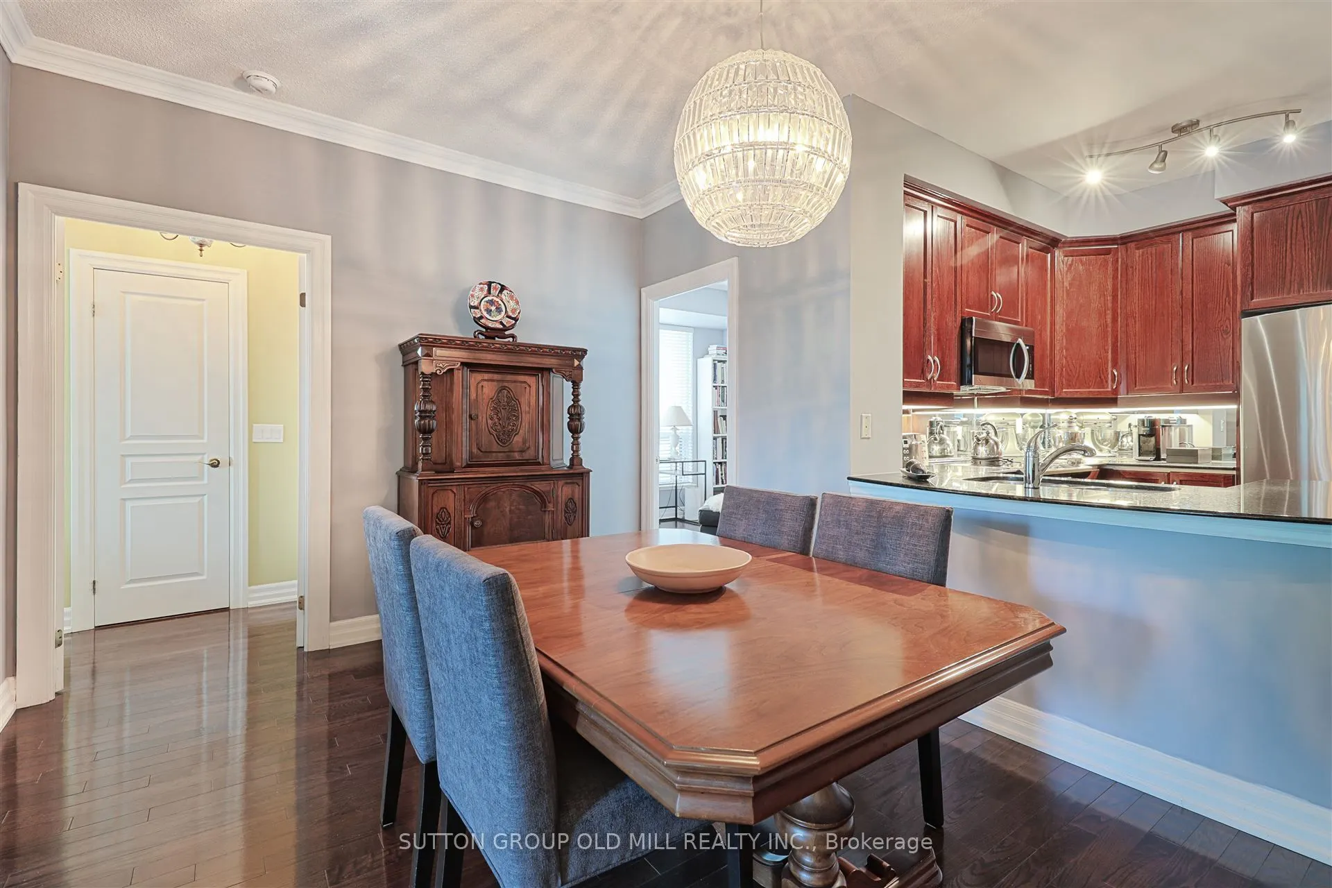 2087 Lake Shore Boulevard W, #305