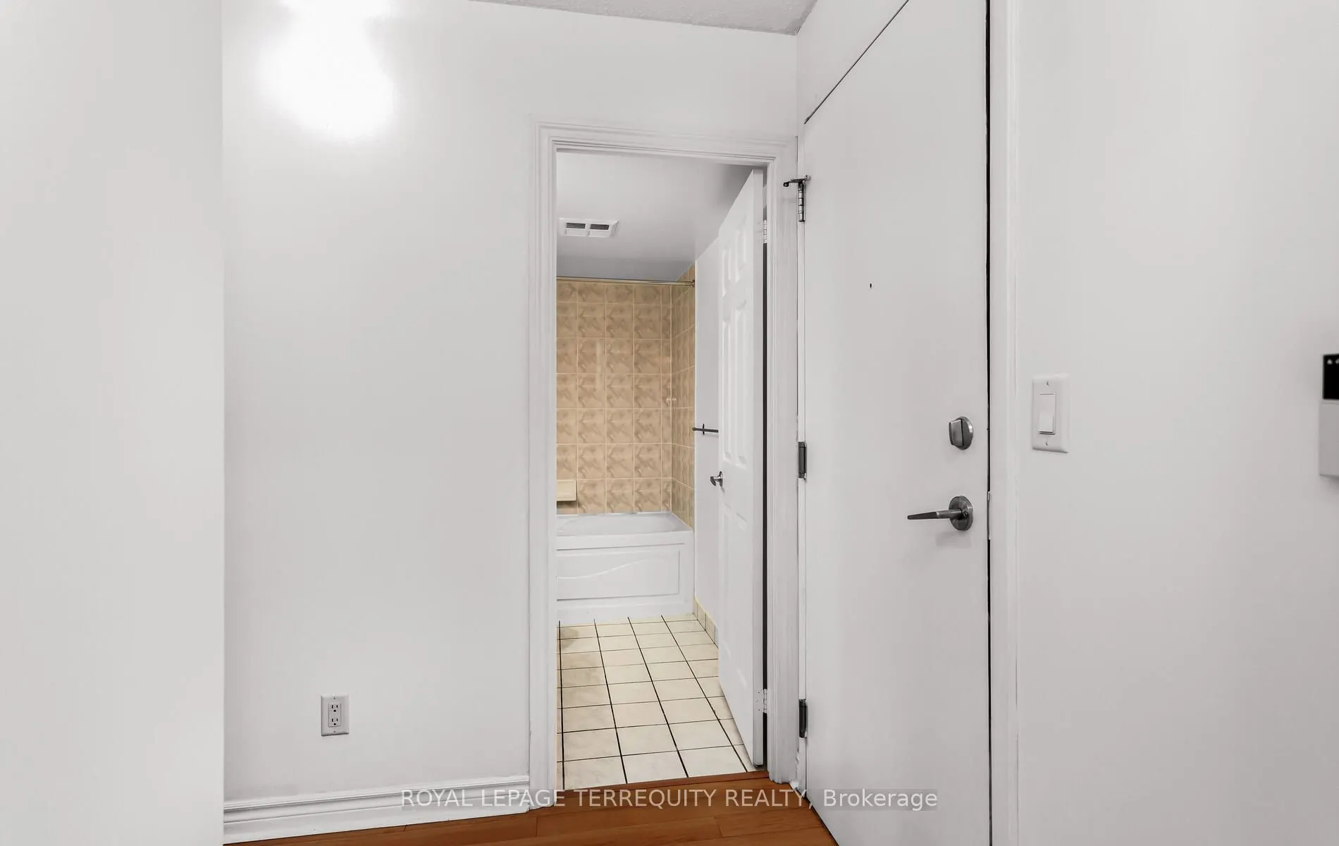 3888 Duke Of York Boulevard, #2828