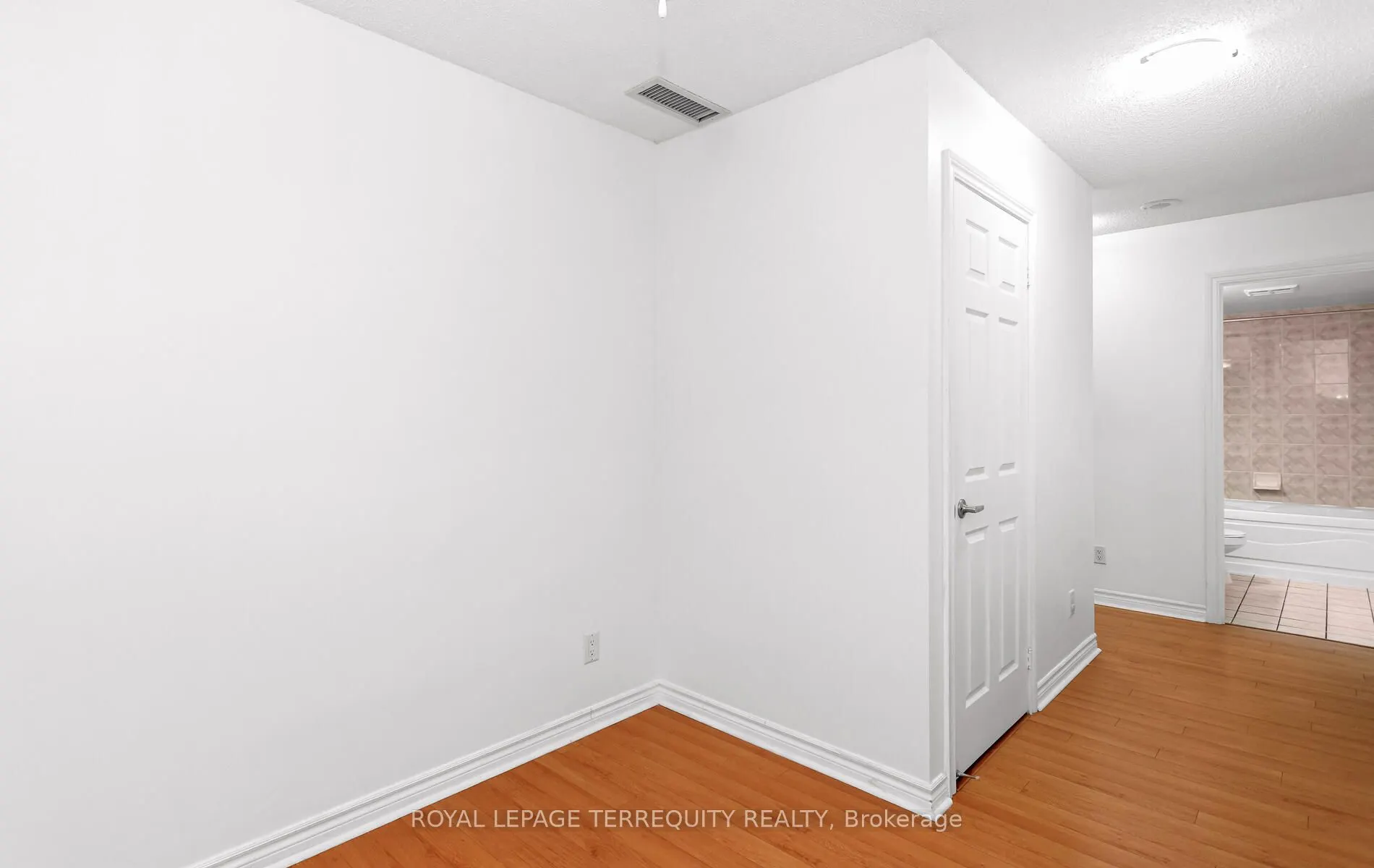 3888 Duke Of York Boulevard, #2828