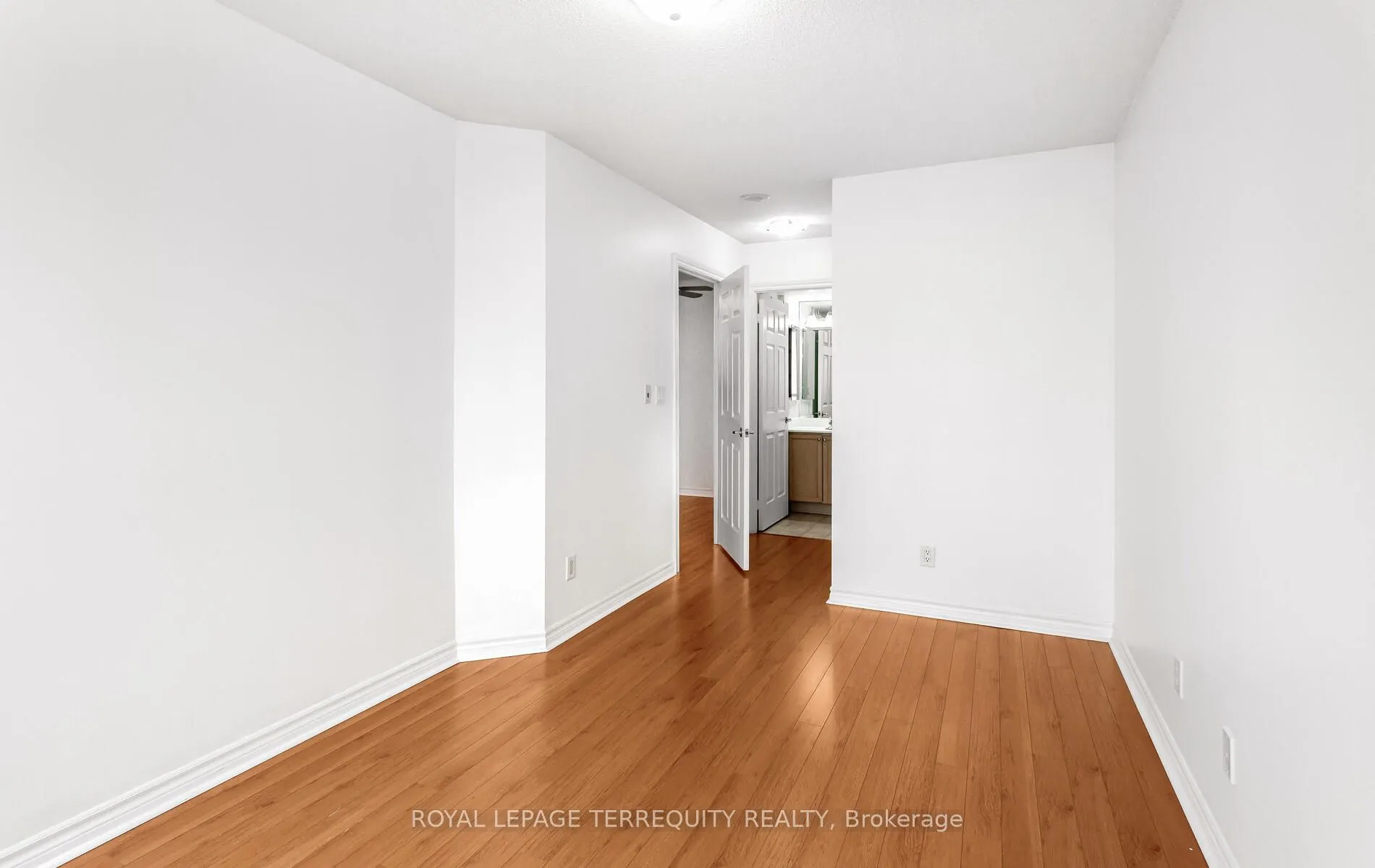 3888 Duke Of York Boulevard, #2828